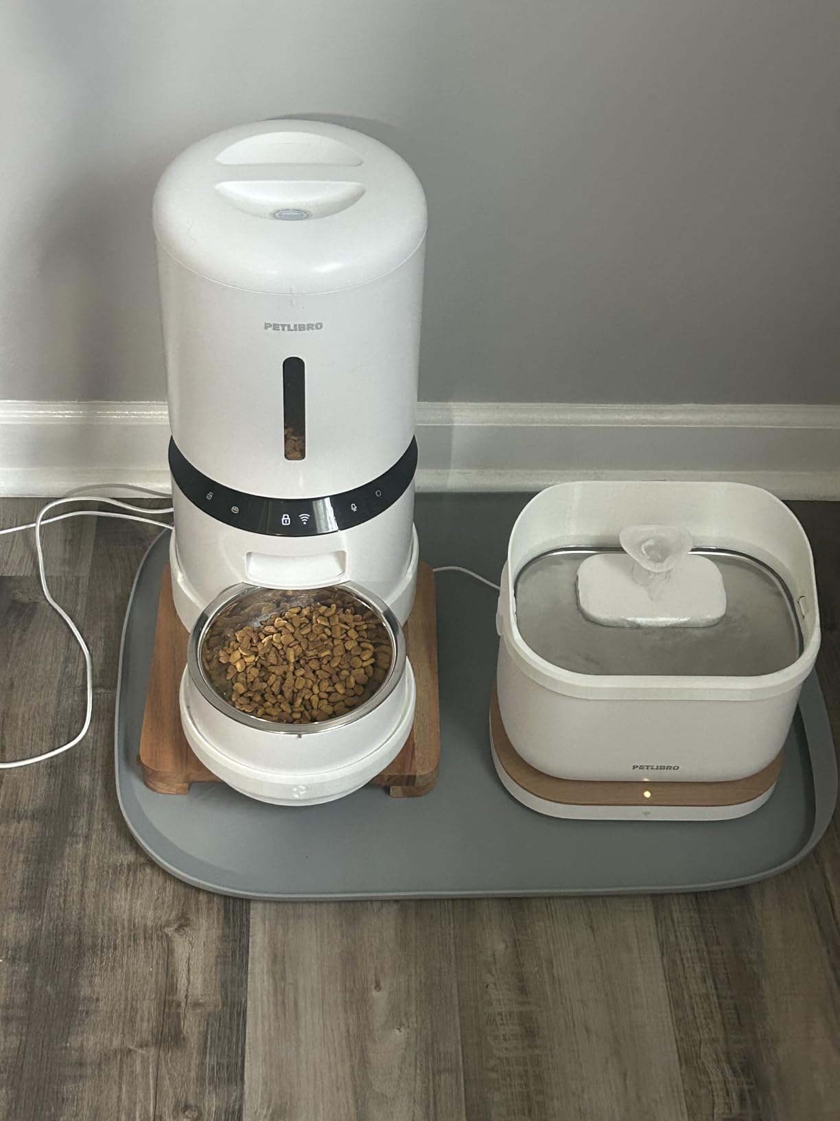 PETLIBRO Automatic Wet Food Cat Feeder 2026 New Version with Semiconductor Cooling, Refrigerated 3 Fresh Meals in 3 Days customer photo 1