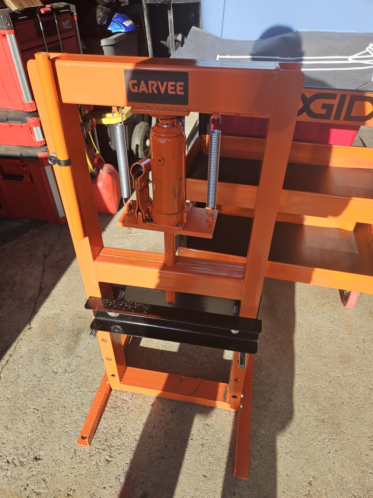 Garvee Hydraulic Shop Press, 6 T H-Frame Garage Floor Shop Press Adjustable Hydraulic Press with Press Plates, Orange customer photo 1