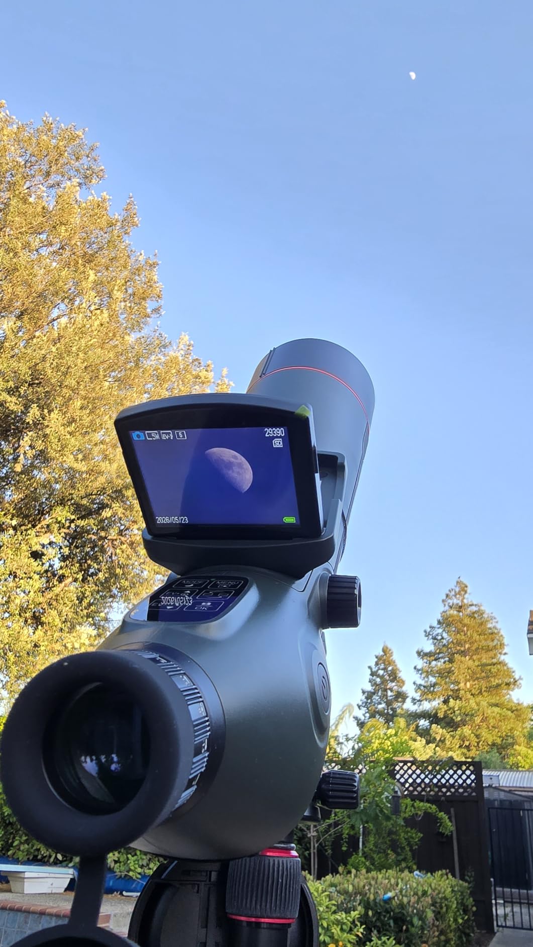 Smart Telescope, Professional Refractor Auto-focus Portable Digital Electronic Telescopes with 4K Astrophotography Camera, Internal And External Dual Screens Spotter for Adults and Beginners Astronomy customer photo 1