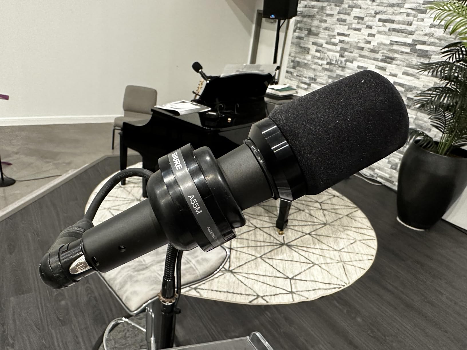 Shure A55M Shock Mount Microphone Clip - Shockstopper Isolation Mount and Adapter for Handheld Mics with 3/4 (25-30mm) Barrel Diameter customer photo 2
