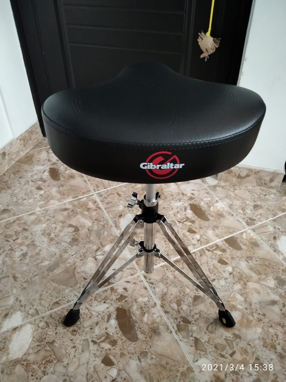 Gibraltar 6608 Drum Throne with Motorcycle-Style Seat, Double-Braced Legs customer photo 2
