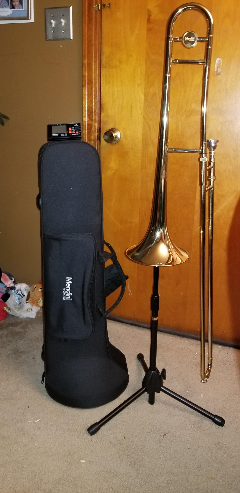 Mendini by Cecilio Bb Tenor Slide Trombone for Beginners - B Flat Brass Plated Trombone with Tuner, Music Book, Hard Case, Mouthpiece, Cleaning Kit & Gloves (Gold) customer photo 1