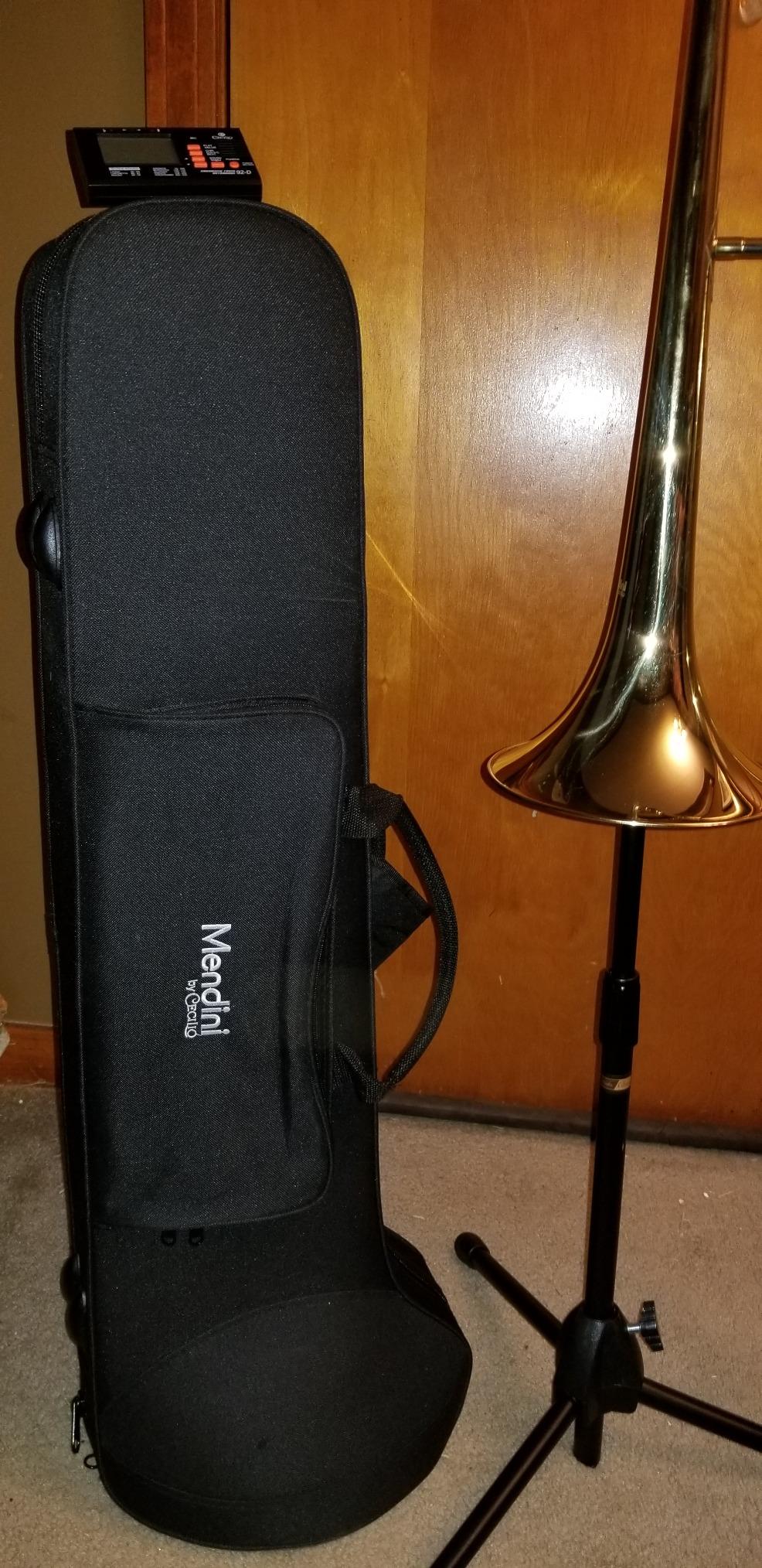 Mendini by Cecilio Bb Tenor Slide Trombone for Beginners - B Flat Brass Plated Trombone with Tuner, Music Book, Hard Case, Mouthpiece, Cleaning Kit & Gloves (Gold) customer photo 2