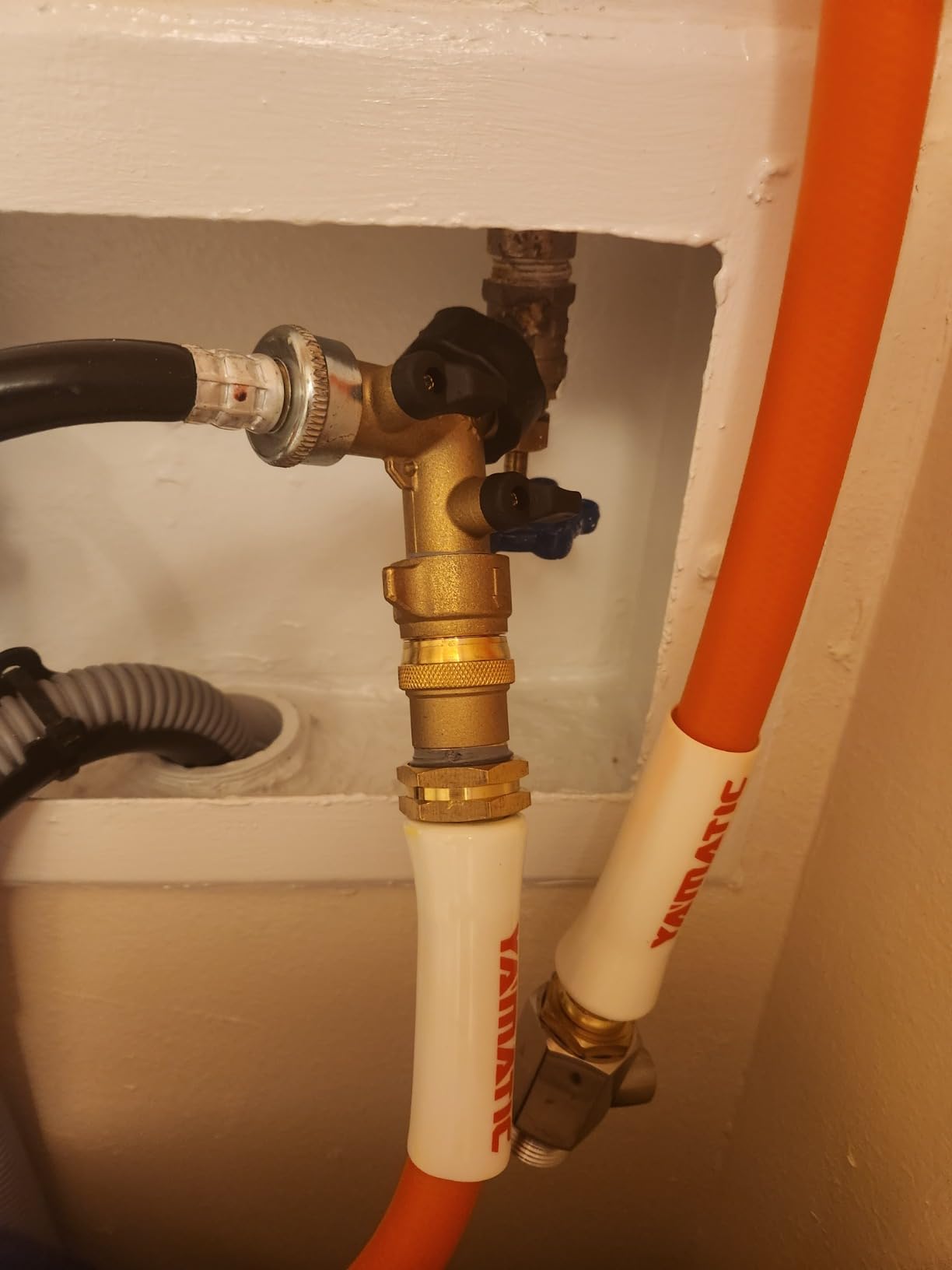 Camco Brass Marine/RV Water Pressure Regulator - Protects RV Plumbing & Hoses - Reduces RV Water Pressure to Safe 40-50 PSI - Drinking Water Safe (40055) customer photo 2