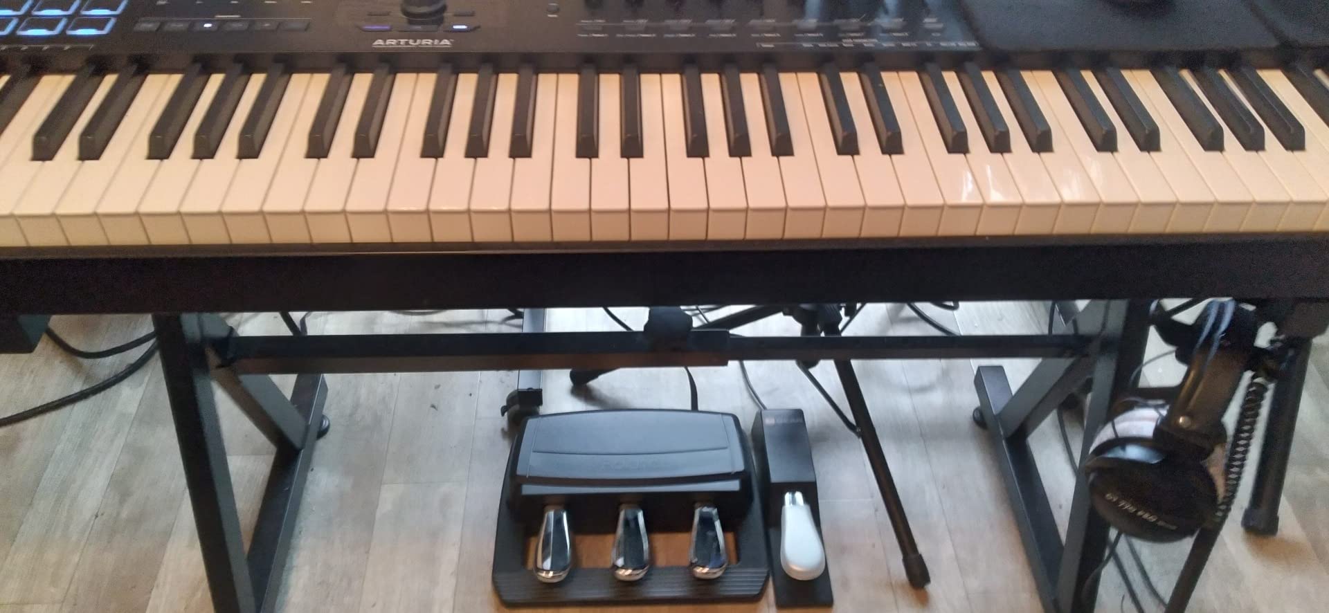 Roland RPU-3 Electronic Keyboard Pedal or Footswitch, 3 Pedal customer photo 1