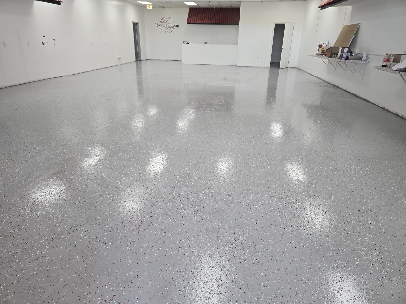 Epoxy Floor Kit - Good Full Kit - Gray Base with Gray Blend Flake - Covers 500 sq. ft. at 9.7 mils Thickness - Ideal for Garage, Basement, Concrete Floors, and More customer photo 1