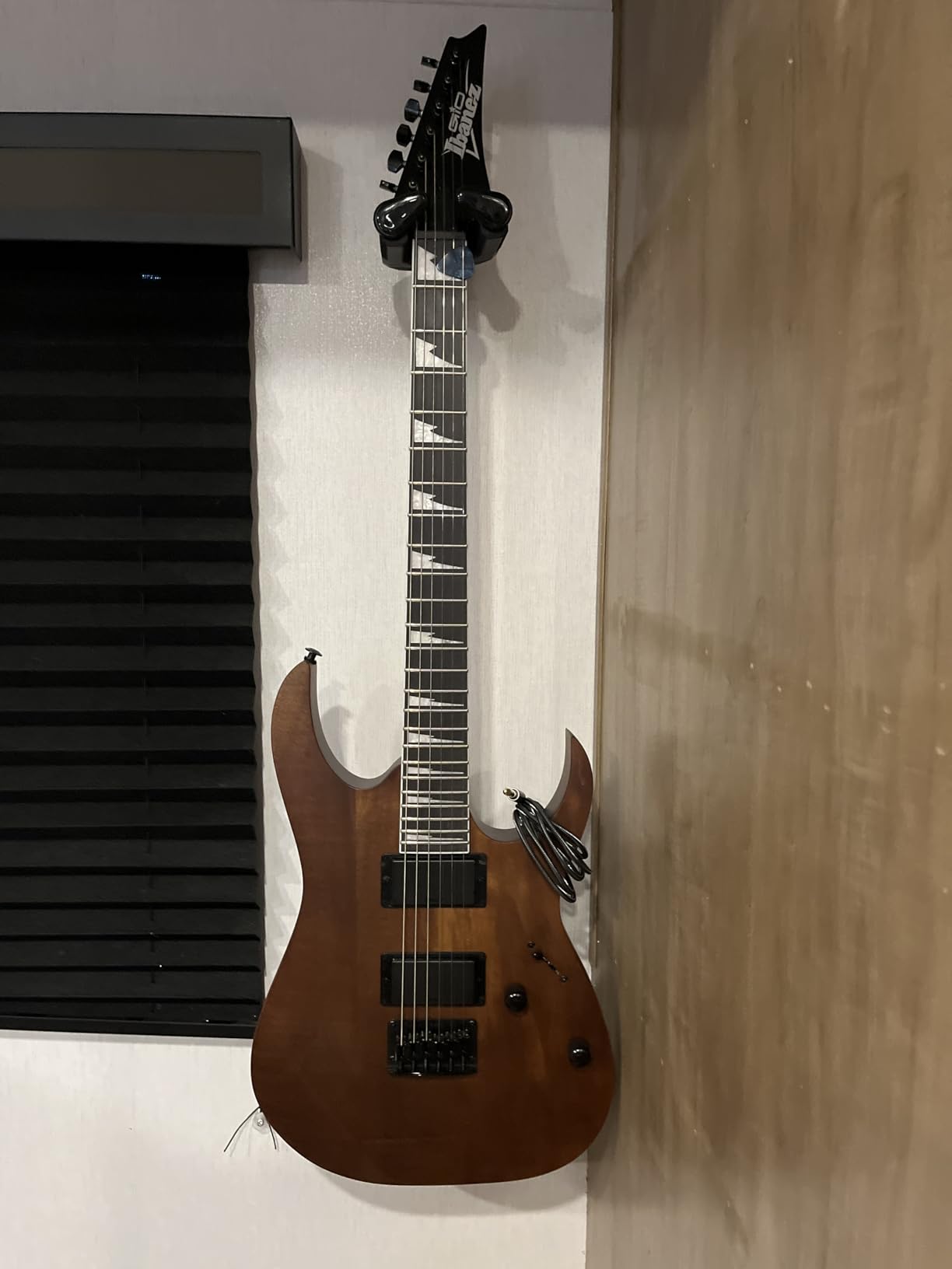 Ibanez GIO Series GRG121DX Electric Guitar, Walnut Flat customer photo 1