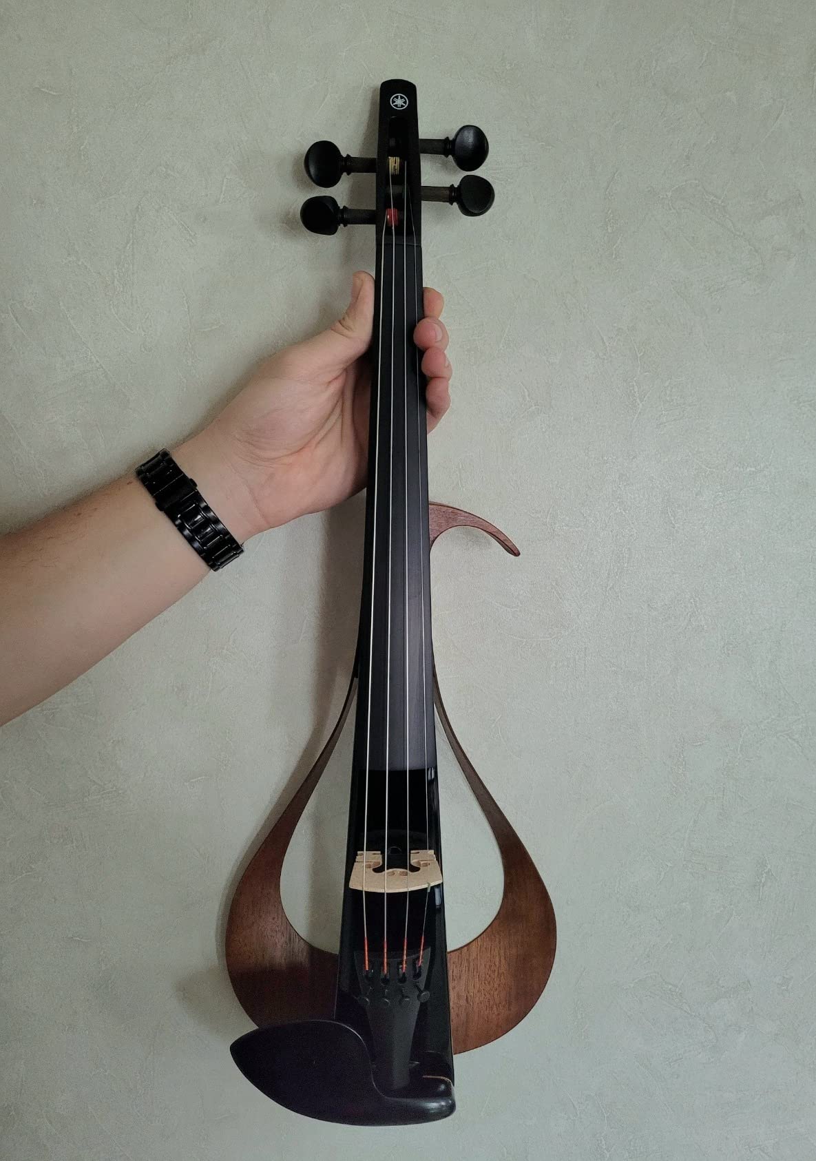 Yamaha YEV104NT Electric Violin, Natural, 4 String customer photo 2