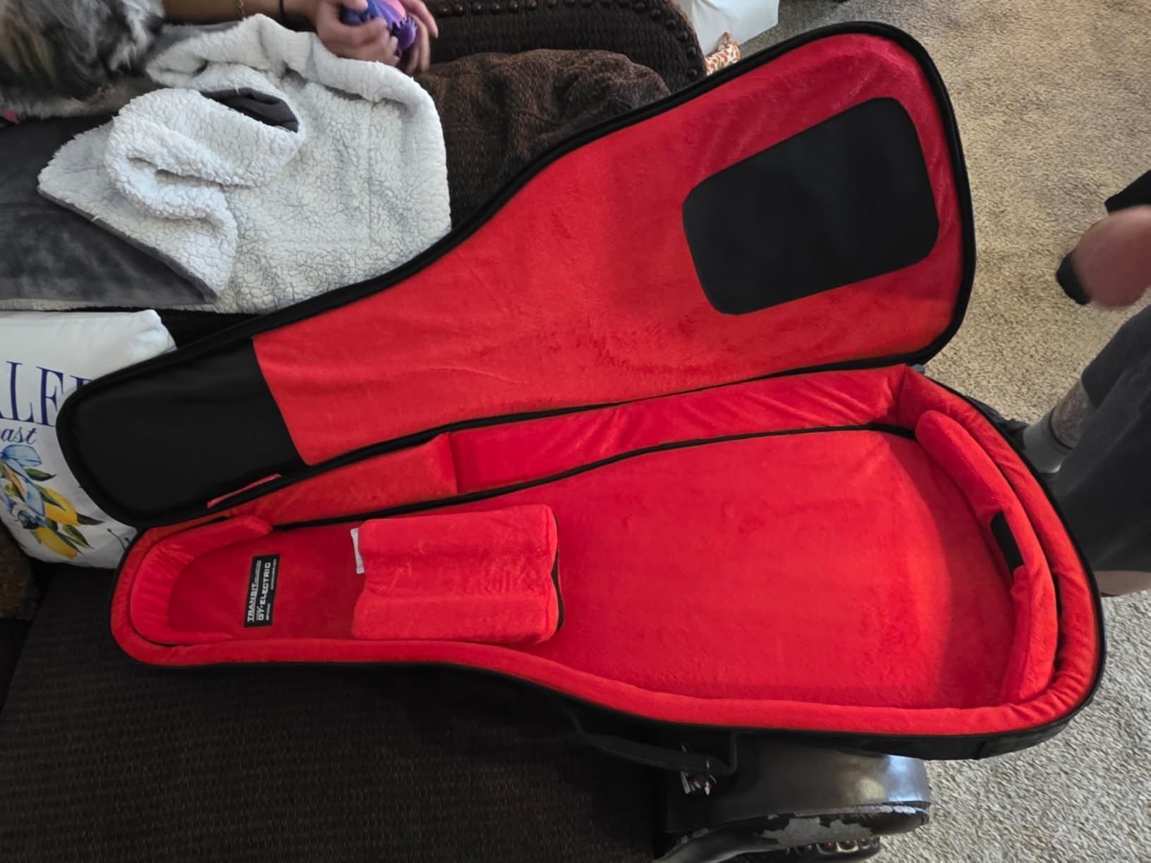 Gator Cases Transit Series Lightweight Electric Guitar Gig Bag with Back Pack Straps and Rubberized Base, Charcoal Black Exterior (GT-ELECTRIC-BLK) customer photo 2