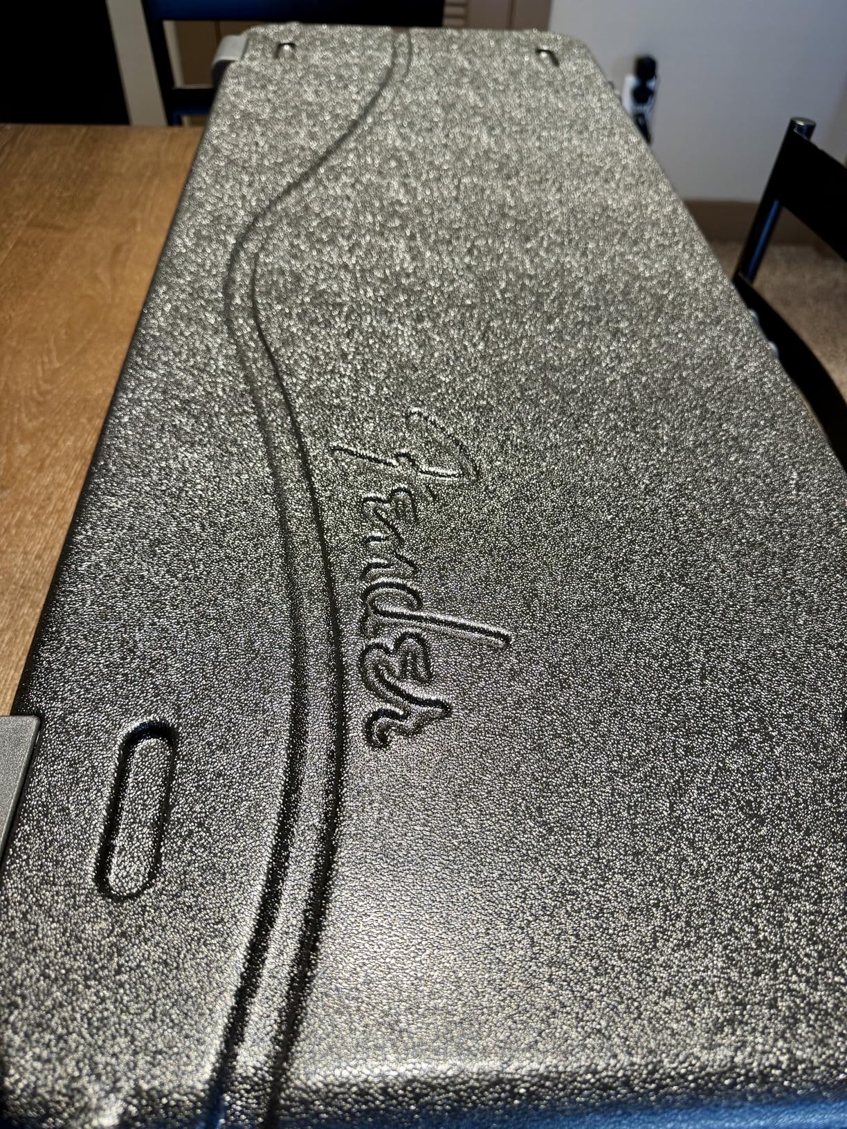 Fender Deluxe Molded Guitar Case for Stratocaster and Telecaster Electric Guitars, Military-Grade ABS Hard Shell with TSA Lock, Black customer photo 1