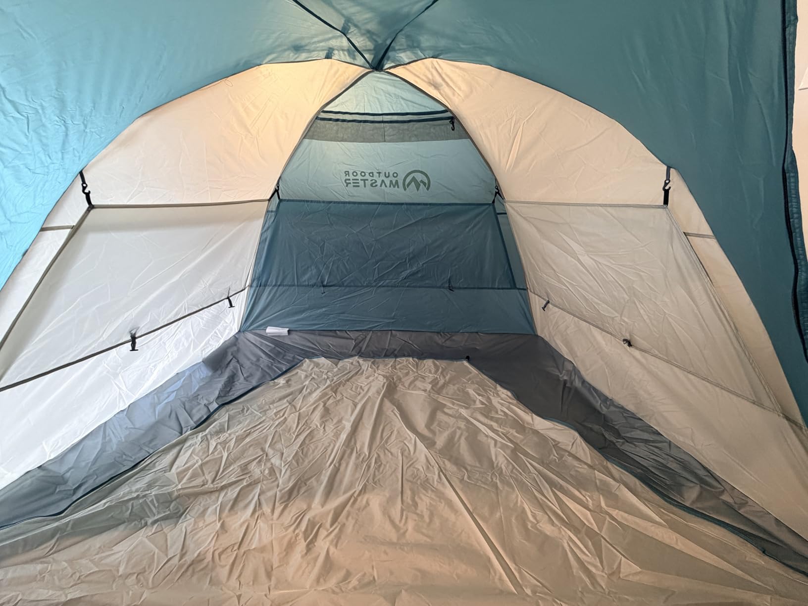 OutdoorMaster Beach Tent Sun Shelter for 3-4 Person, Pop Up Beach Tent Easy Setup with Sandbags, Portable Sun Shade Canopy with Carrying Bag, UPF50+ UV Protection, Family Size customer photo 1