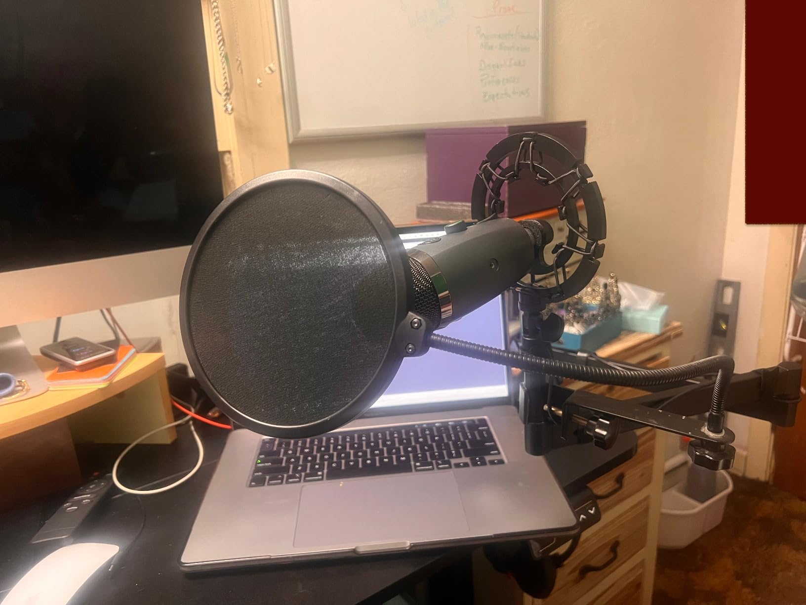 Pro Microphone Shock Mount - Mic Holder Compatible w/Blue Yeti, Snowball & Pro Microphones customer photo 1