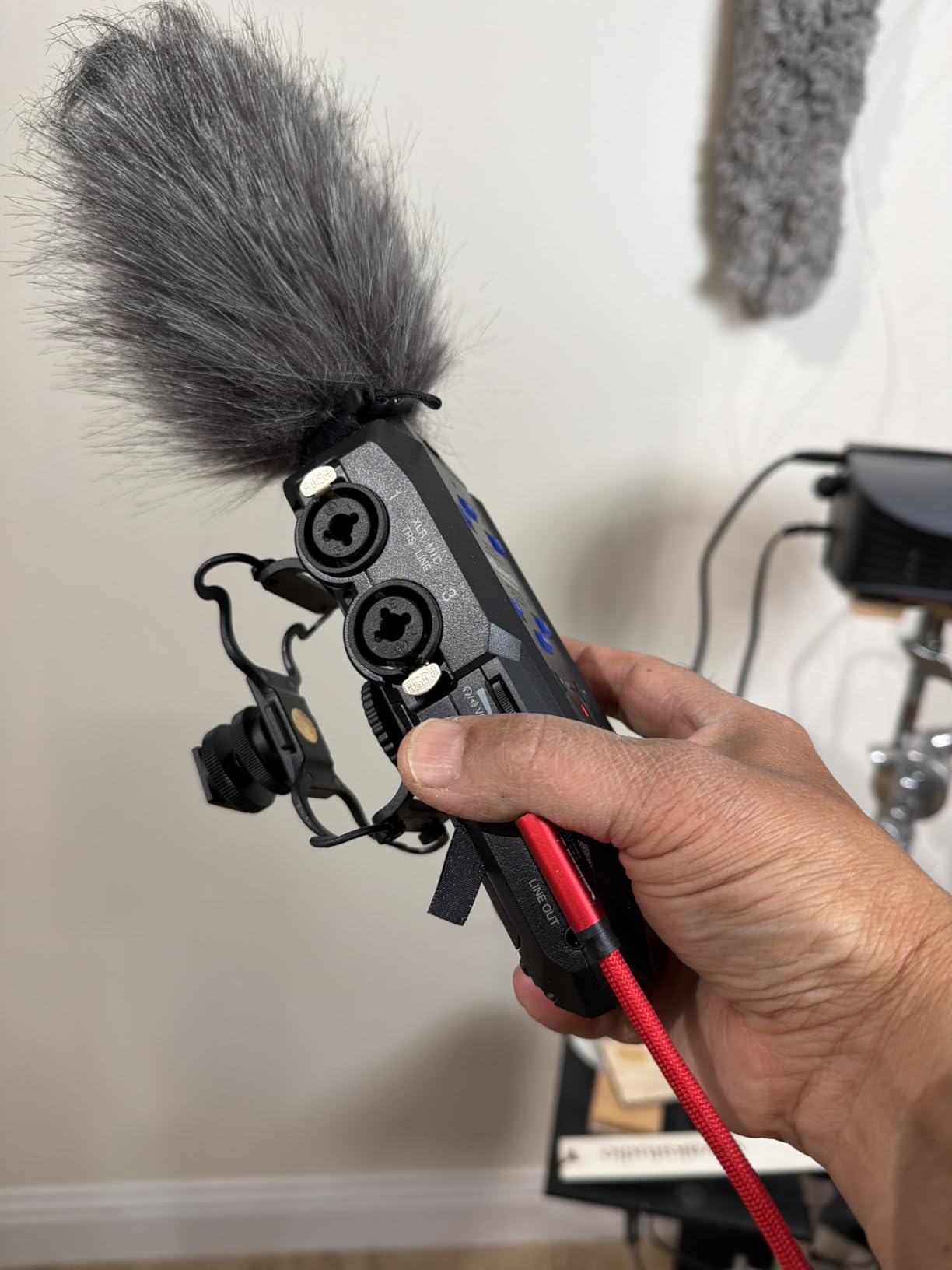 Movo SMM5-B Universal Microphone and Portable Recorder Shock Mount - Fits the Zoom H1n, H2n, H4n, H5, H6, Tascam DR-40x, DR-05x, DR-07x and others customer photo 1