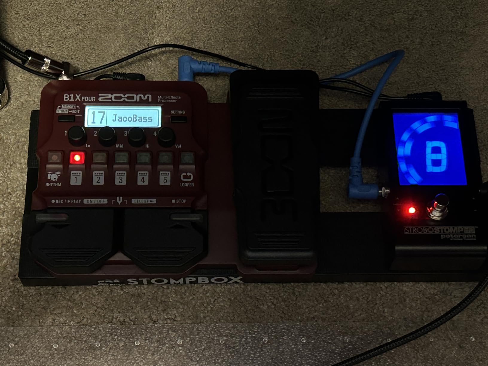 Zoom B1 FOUR Bass Multi-Effects Processor with 70+ Built-in Effects, Amp Modeling, Looper, Rhythm Section, Tuner, Battery Powered customer photo 1
