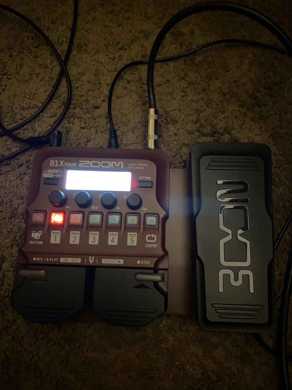 Zoom B1 FOUR Bass Multi-Effects Processor with 70+ Built-in Effects, Amp Modeling, Looper, Rhythm Section, Tuner, Battery Powered customer photo 2