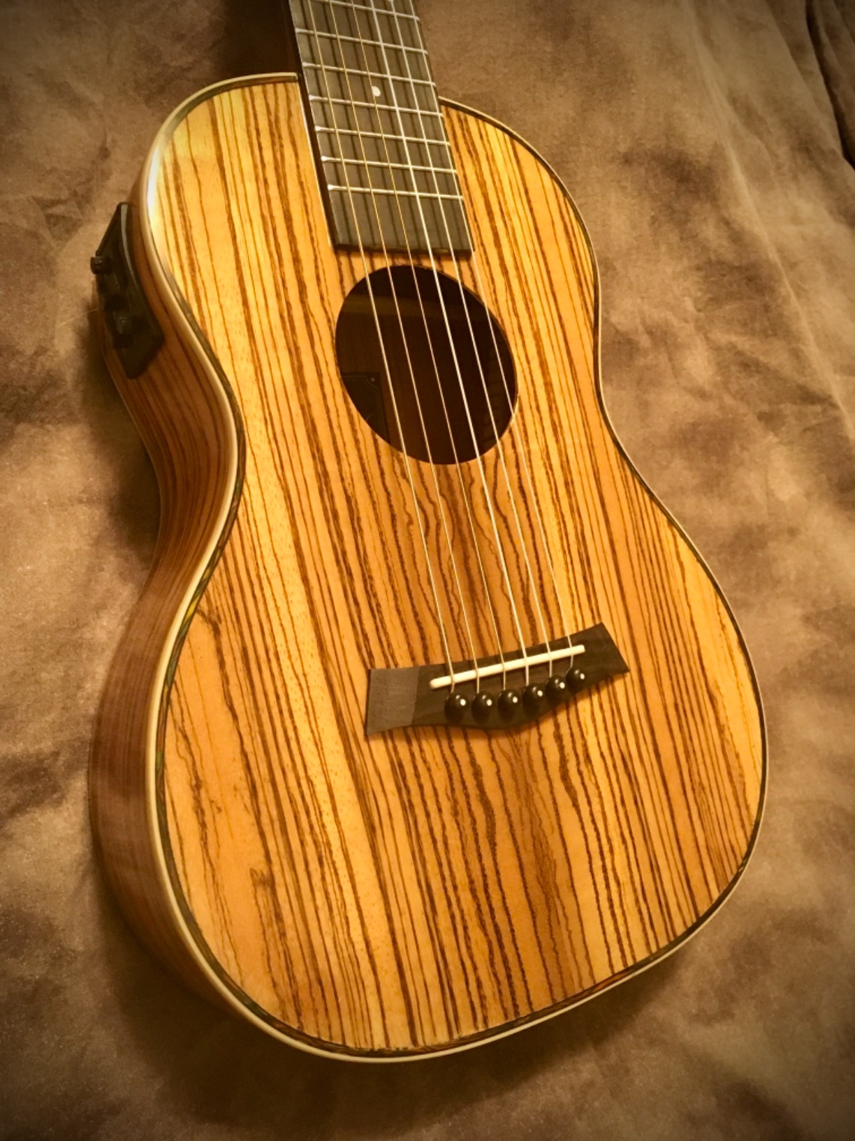 Caramel 6 String CB103G 30 Inch High Gloss Zebra Wood Acoustic & Electric Ukulele Guitalele with Truss Rod customer photo 1