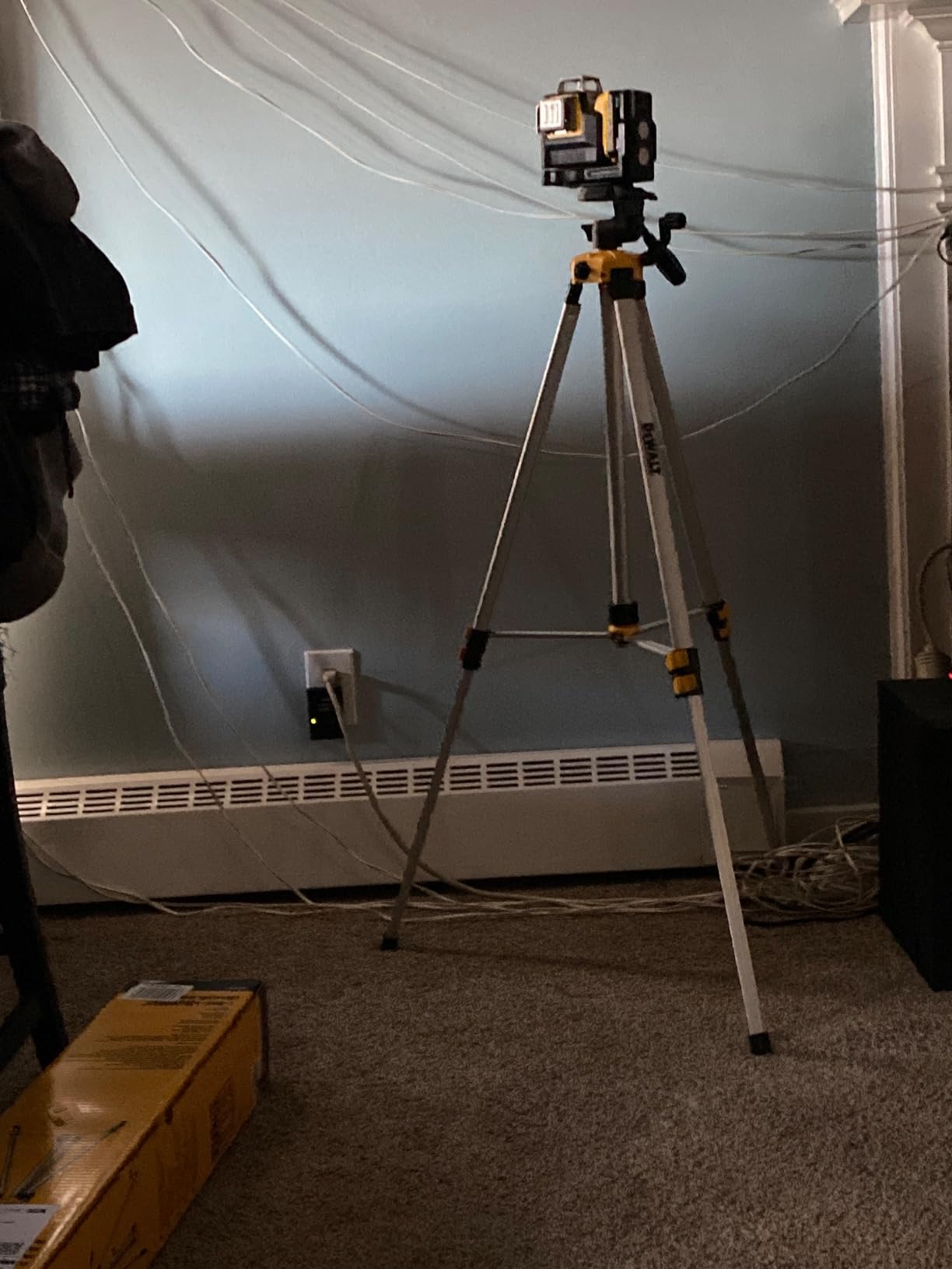 DEWALT Laser Level Tripod, 1/4 x 20 Thread Mount, Collapsible Legs, Non-Skid Feet, Carrying Pouch Included (DW0881T) customer photo 1