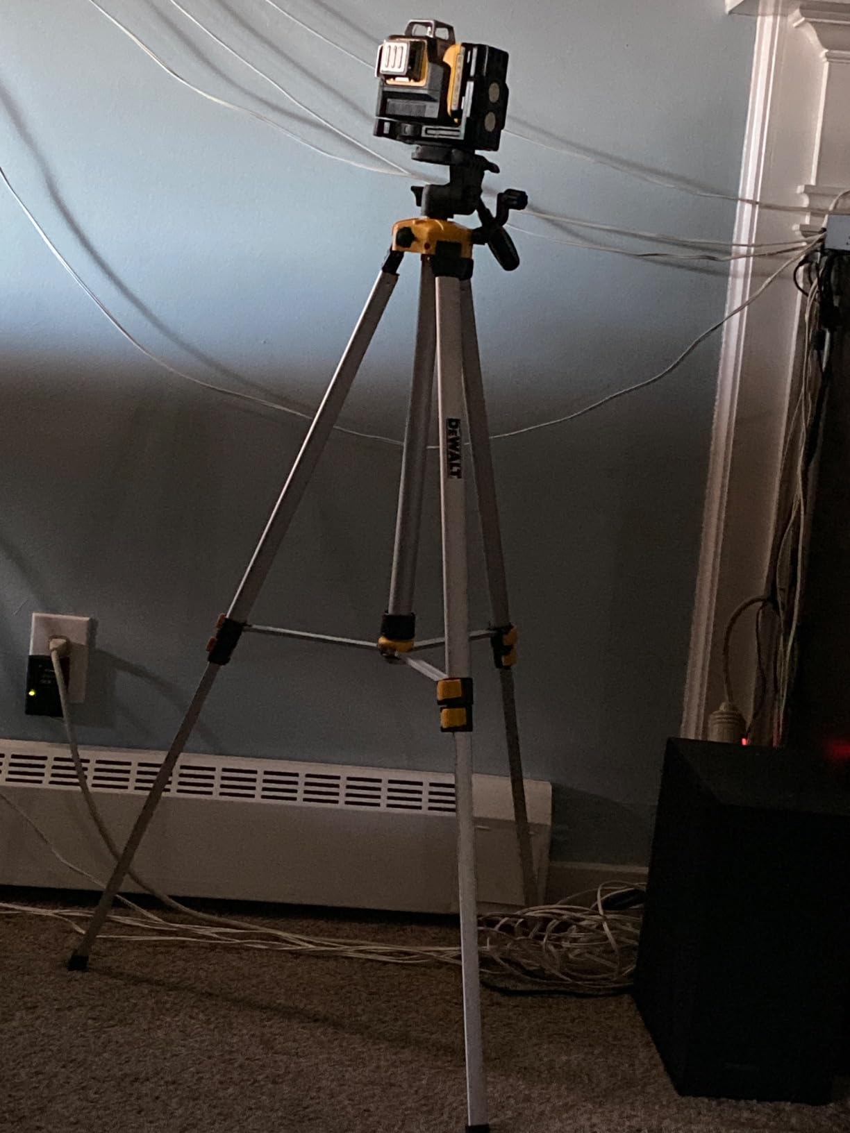 DEWALT Laser Level Tripod, 1/4 x 20 Thread Mount, Collapsible Legs, Non-Skid Feet, Carrying Pouch Included (DW0881T) customer photo 2