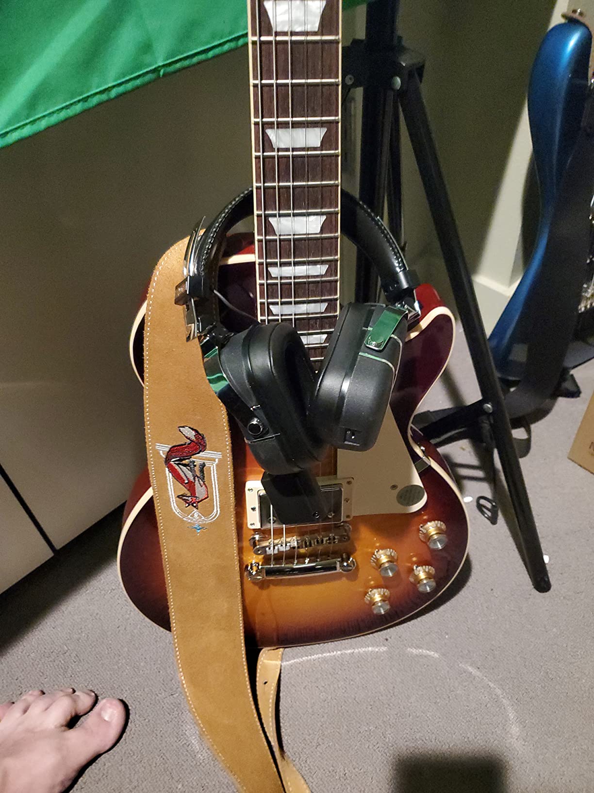BOSS Waza-Air | Over-Ear Guitar Sound System | Wireless Connectivity | Premium Amp & Effect Tones | Advanced Spatial Technology | Integrated Gyro Sensor | Companion App-Based Editor customer photo 2