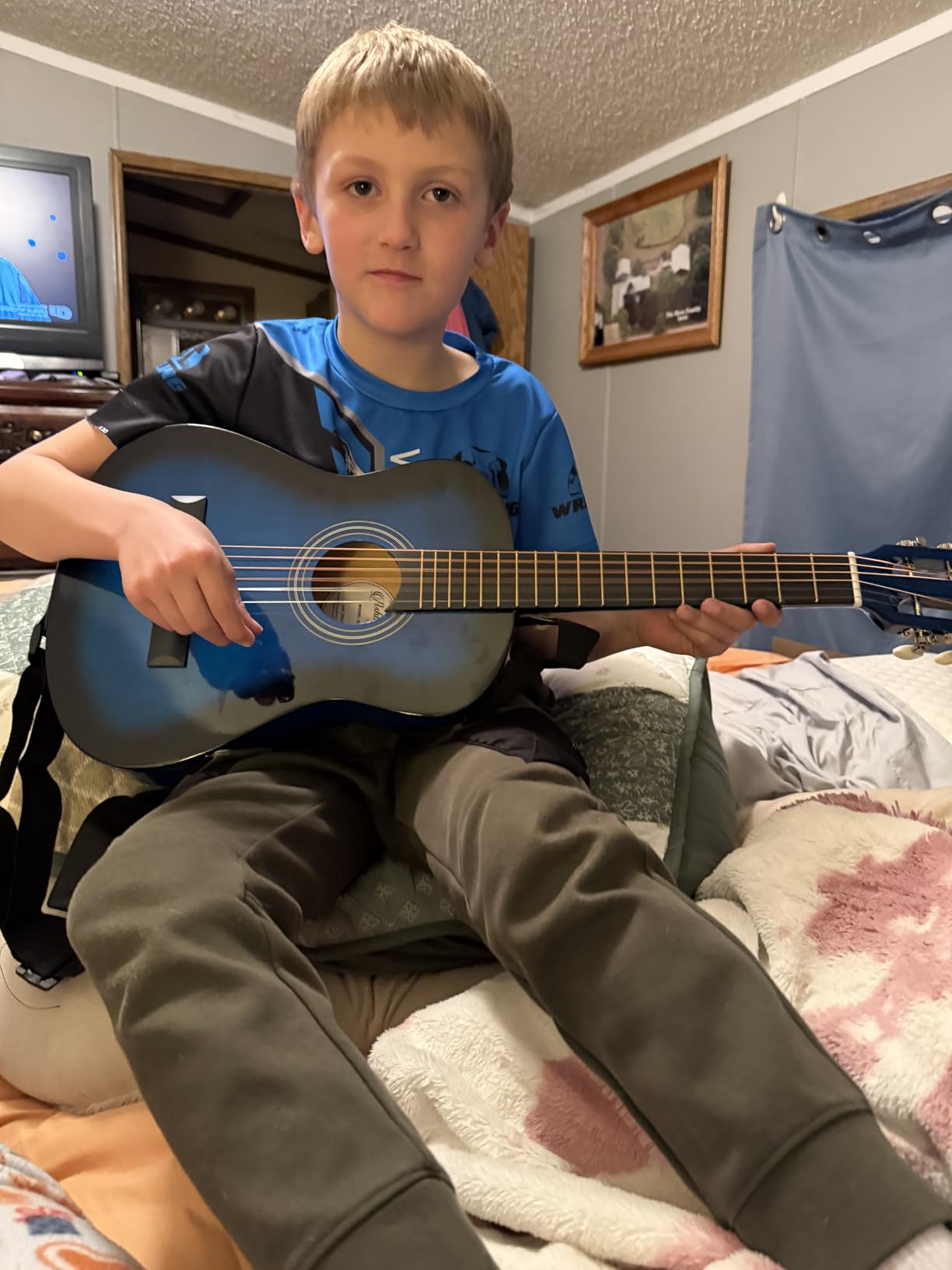 Ashthorpe 38-inch Beginner Acoustic Guitar (Natural), Starter Kit with Gig Bag, Extra Strings, Strap, Picks, and Lessons customer photo 2