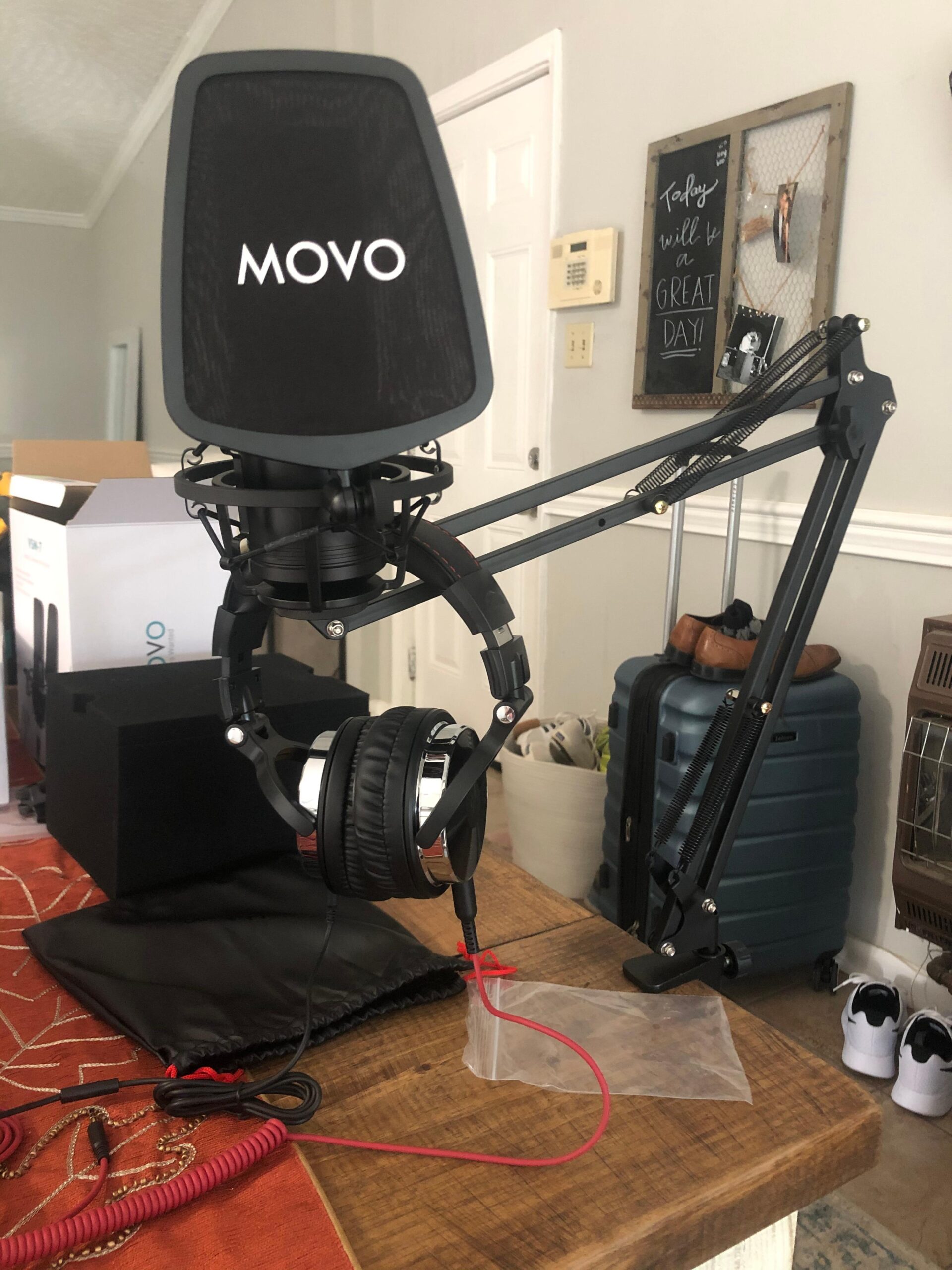 Movo VSM-7 Large Diaphragm, Multi-Pattern Studio Condenser Microphone with Shock Mount, Pop Filter, and XLR Cable customer photo 1