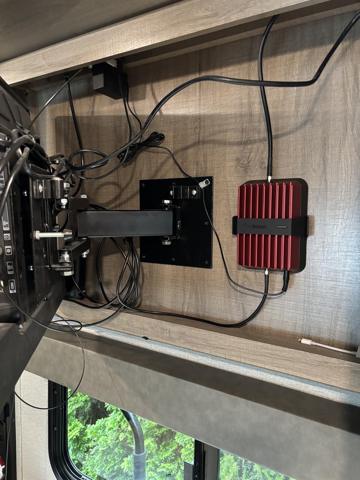weBoost Drive Reach RV - Cell Phone Signal Booster kit | Boosts 4G LTE & 5G for All U.S. Carriers - Verizon, AT&T, T-Mobile & more | Made in the U.S. | FCC Approved (model 470354) customer photo 2