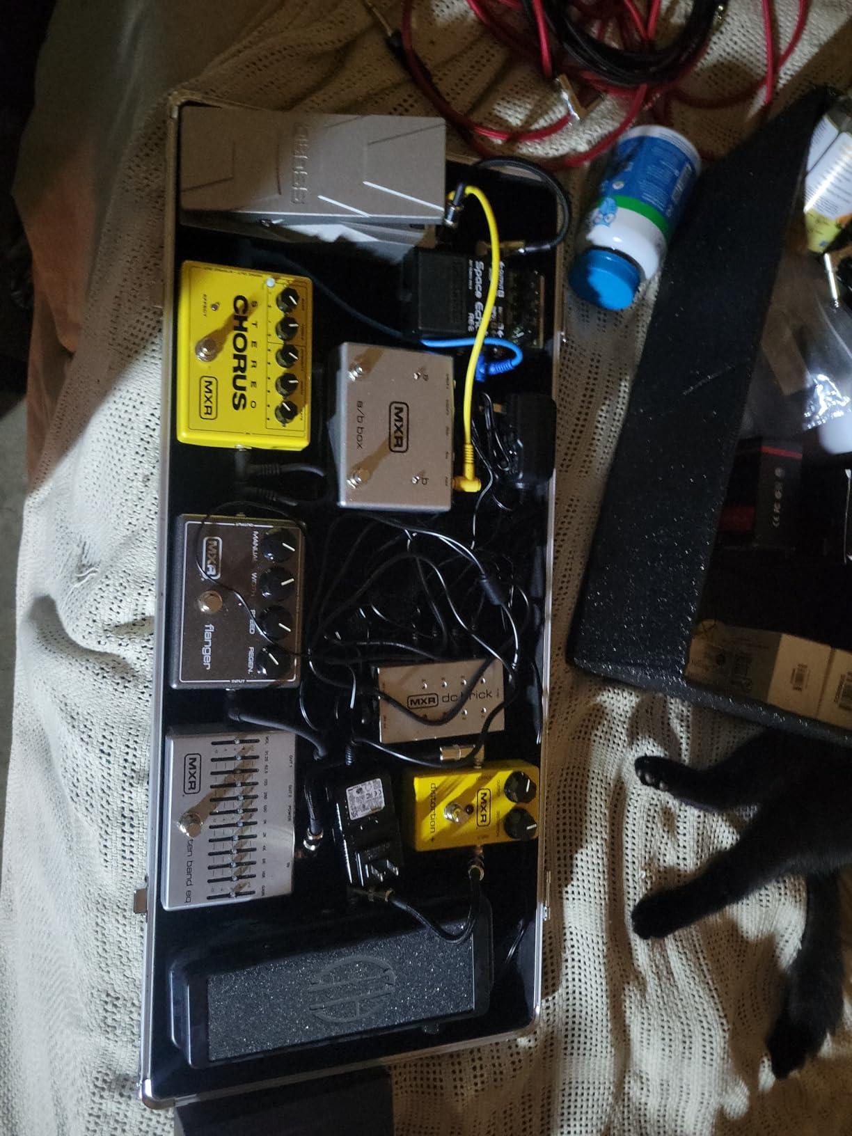 GHOSTFIRE Guitar Multi Effect Pedal Case 27.5x11.6x4.2in with Pedal Mounting Tape Fastener, Sturdy Locking Aluminum, T series T-EC14 customer photo 1