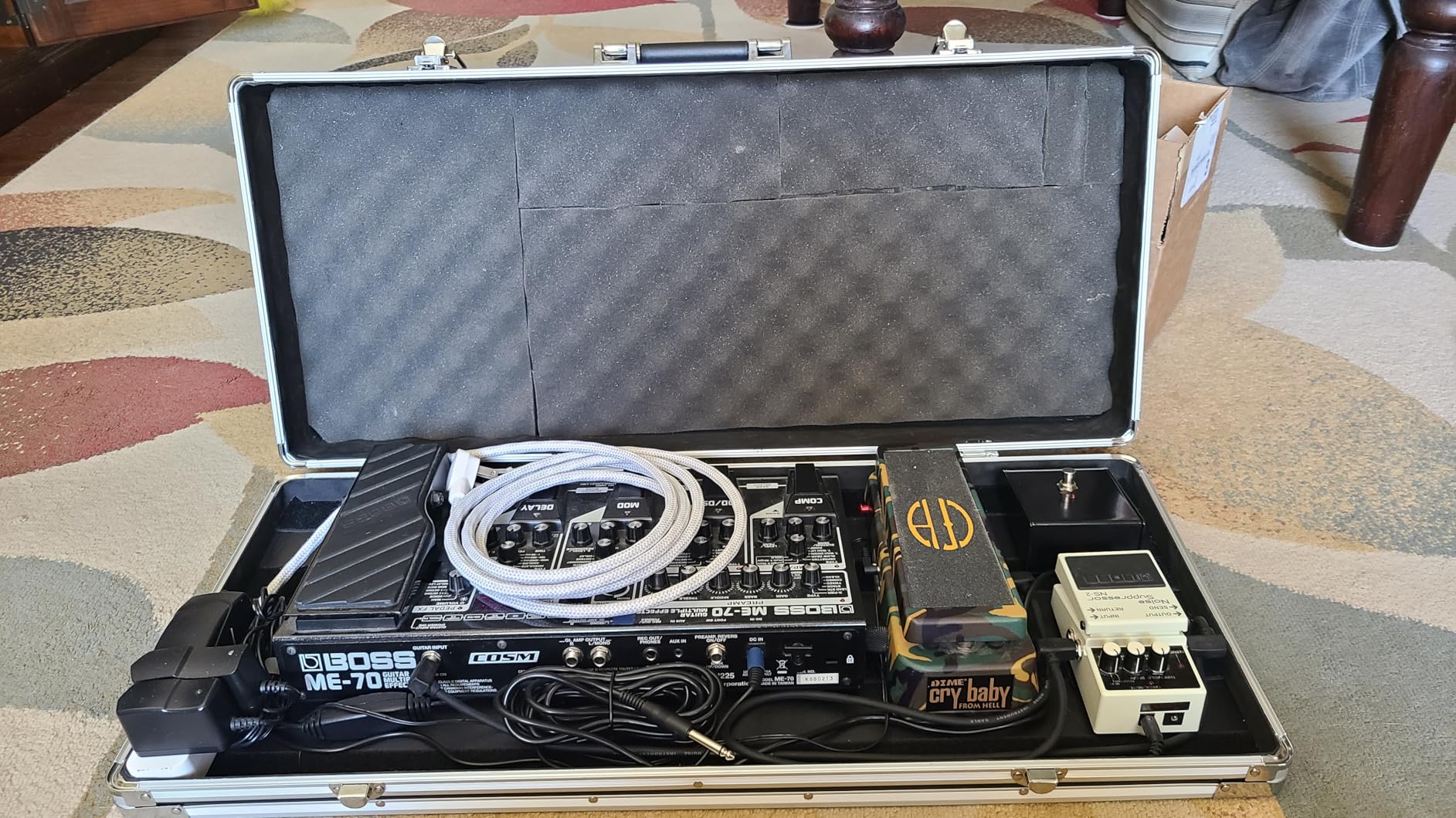 GHOSTFIRE Guitar Multi Effect Pedal Case 27.5x11.6x4.2in with Pedal Mounting Tape Fastener, Sturdy Locking Aluminum, T series T-EC14 customer photo 2