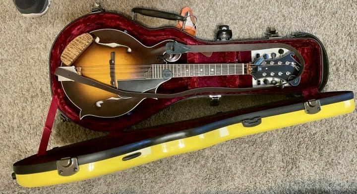 Crossrock Case - Fiberglass Mandolin Case - Fits Both A & F Styles - Padded Straps, Accessory Compartment, Fixed & Removable Padding - Includes TSA Lock - Yellow (CRF1020MAFYL) customer photo 1