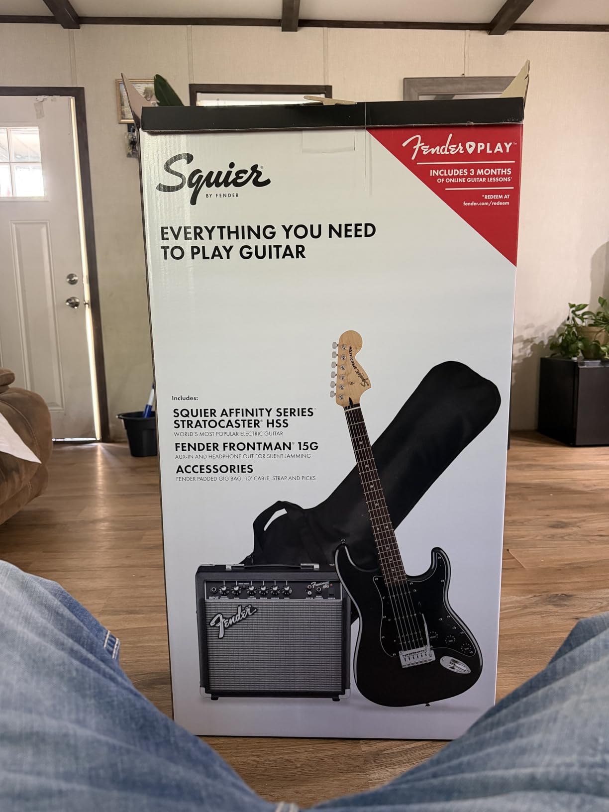 Fender Squier Affinity Series Stratocaster Electric Guitar Kit, with 2-Year Warranty, Lake Placid Blue, Maple Fingerboard with Frontman 15G Amplifier, Padded Gig Bag, Instrument Cable, and More customer photo 2