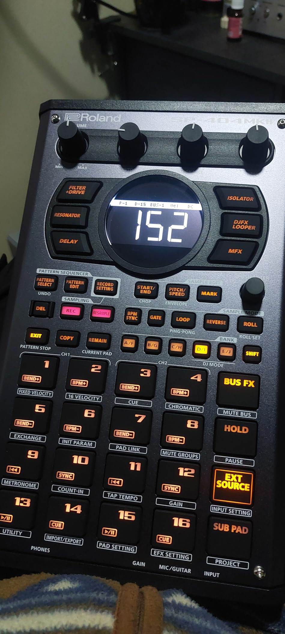 Roland SP-404MKII Creative Sampler and Effector | 16GB Internal Storage | 32-Voice Polyphony customer photo 1