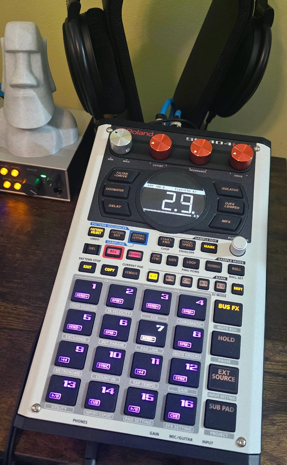Roland SP-404MKII Creative Sampler and Effector | 16GB Internal Storage | 32-Voice Polyphony customer photo 2