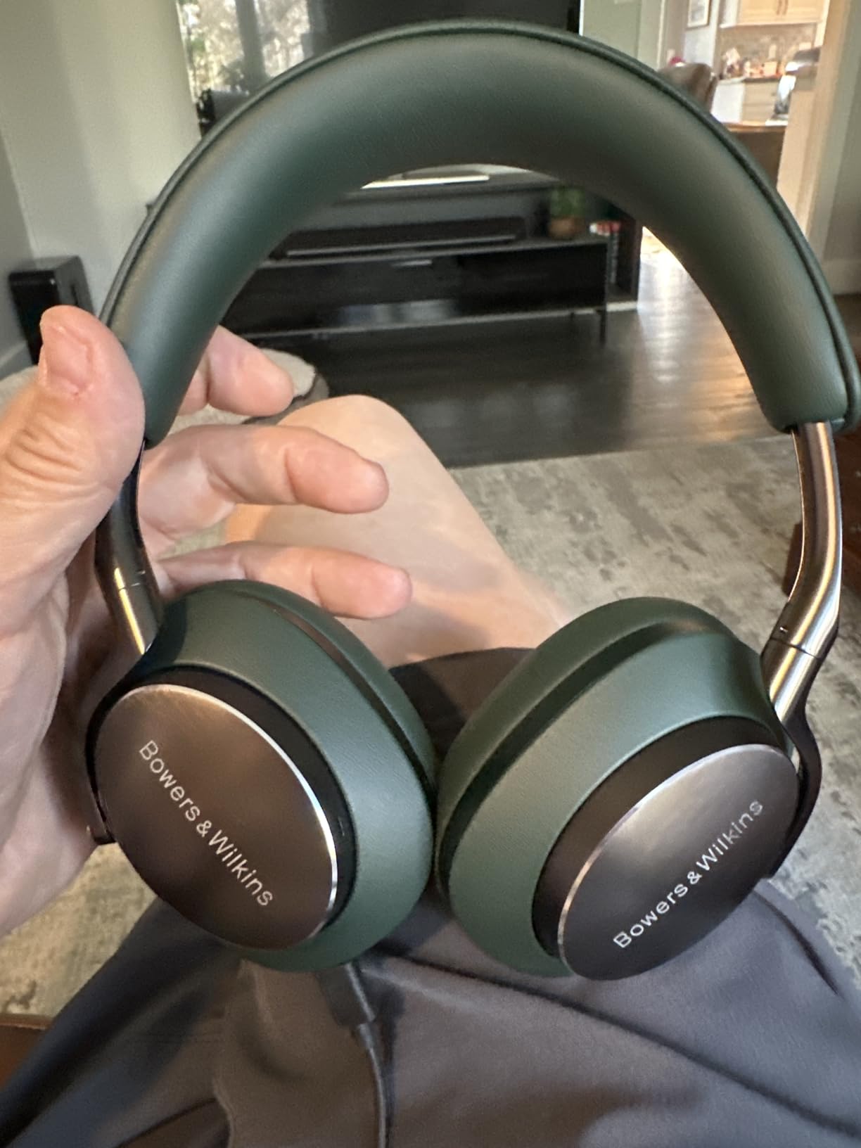 Bowers & Wilkins Px8 Over-Ear Headphones Wireless Bluetooth Noise Cancelling, Luxurious Materials, 30-Hour Battery Life, 15-Min Quick Charging, Black customer photo 1