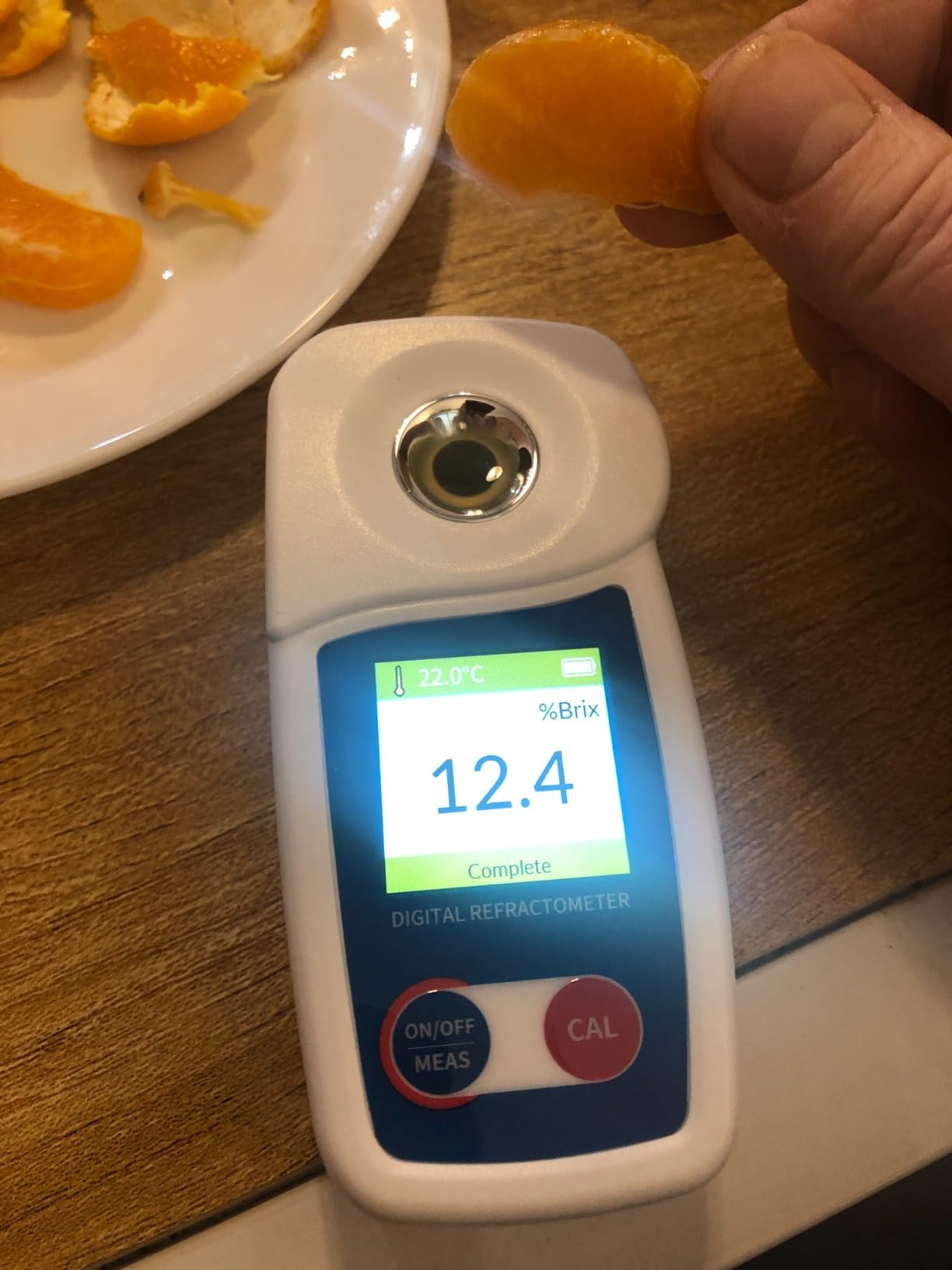 Digital Brix Refractometer Flagfront brix Meter Refractometer Automatic Temperature Compensation Brix Refractometer Range 0-55%，±0.1% Precision for Fruit Juice Coffee customer photo 2