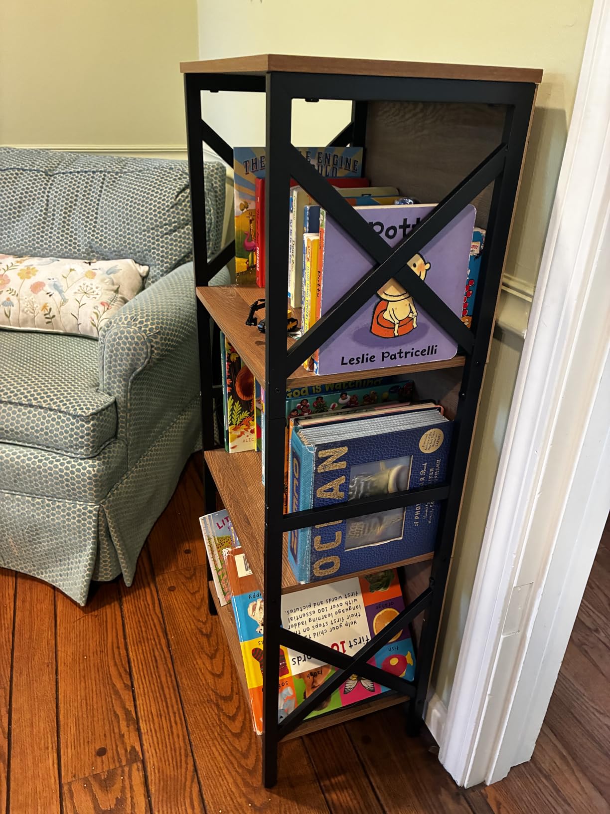 MNEETRUNG Small Bookshelf, 3 Tier Industrial Shelf with Metal Frame and Backboard, Low Rustic Brown Book Shelf, Small Bookcase for Small Spaces, Bookshelf for Living Room, Bedroom & Home Office customer photo 1