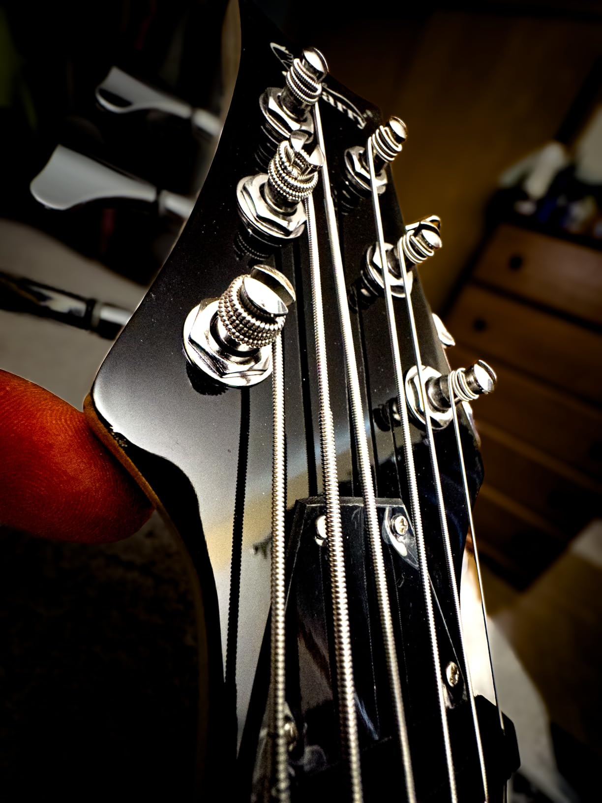 Ktaxon 6 String Electric Bass Guitar, Beginner Bass with H-H Pickup, Upgraded White customer photo 2