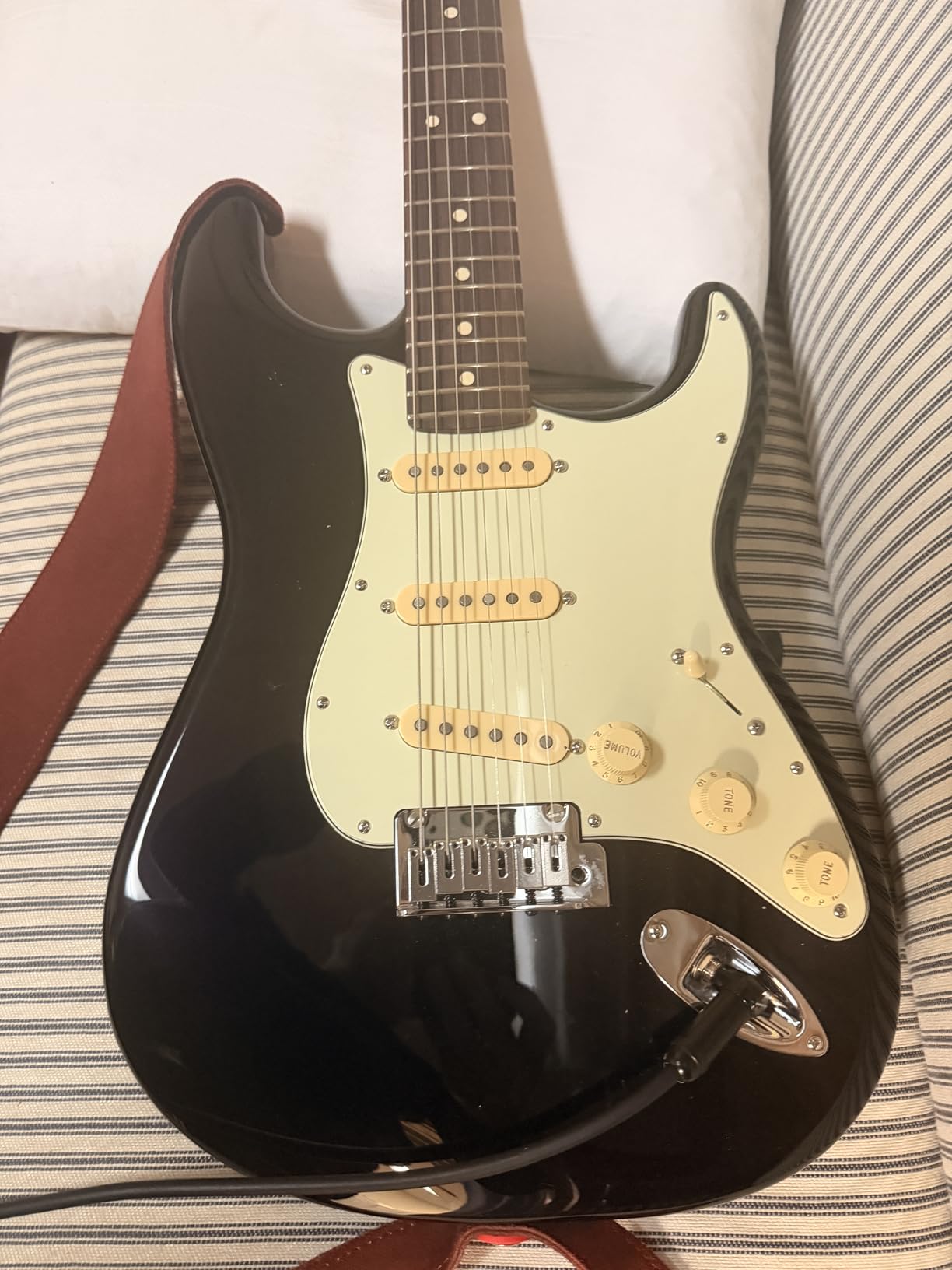 Musiclily Pro ST-60S Staggered Alnico 5 Single Coil Neck Middle Bridge Pickups Set 5.8K for Strat Style Electric Guitar, Cream customer photo 1