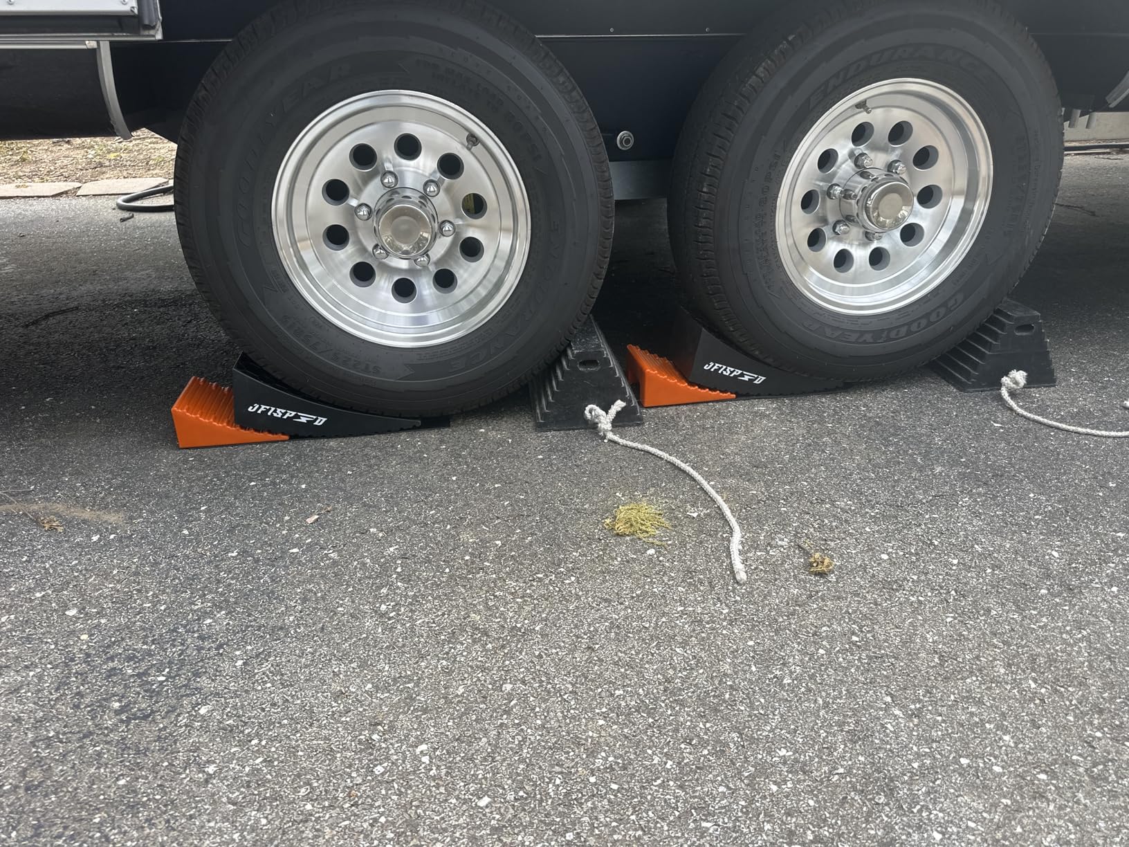 RV Leveling Blocks Ramp Kit, 2 Packs Camper Leveler System for Travel with Two Chocks, 2 Anti-Slip Mats, 1T Bubble Level and Carry Bag, Up to 35000 LBS, Orange customer photo 1
