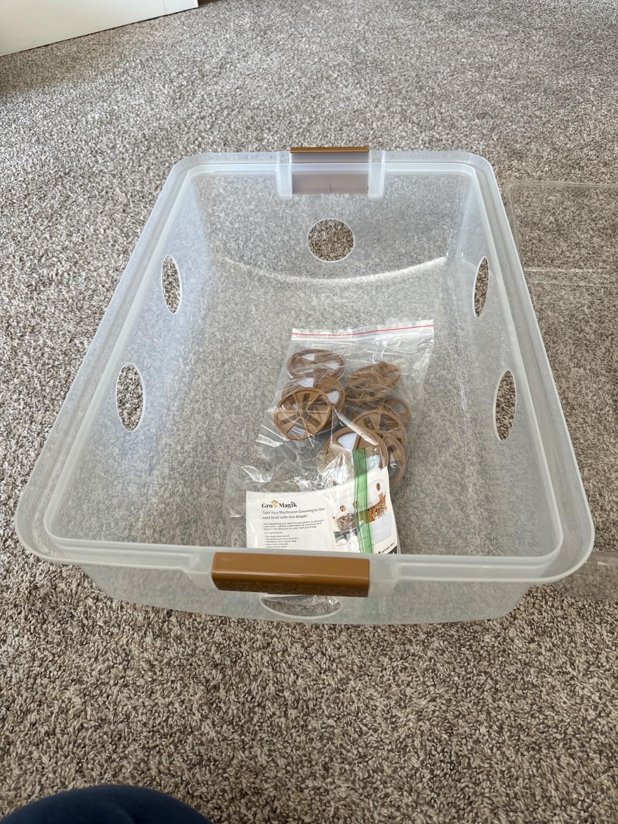 Premium Mushroom Monotub [XLarge, 68Q Grow Kit] Portable and Compact Fruiting Chamber with Filter Discs, Liner and Adjustable Air Vents, 22.8 x 15.7 x 12 inches, Brown customer photo 2