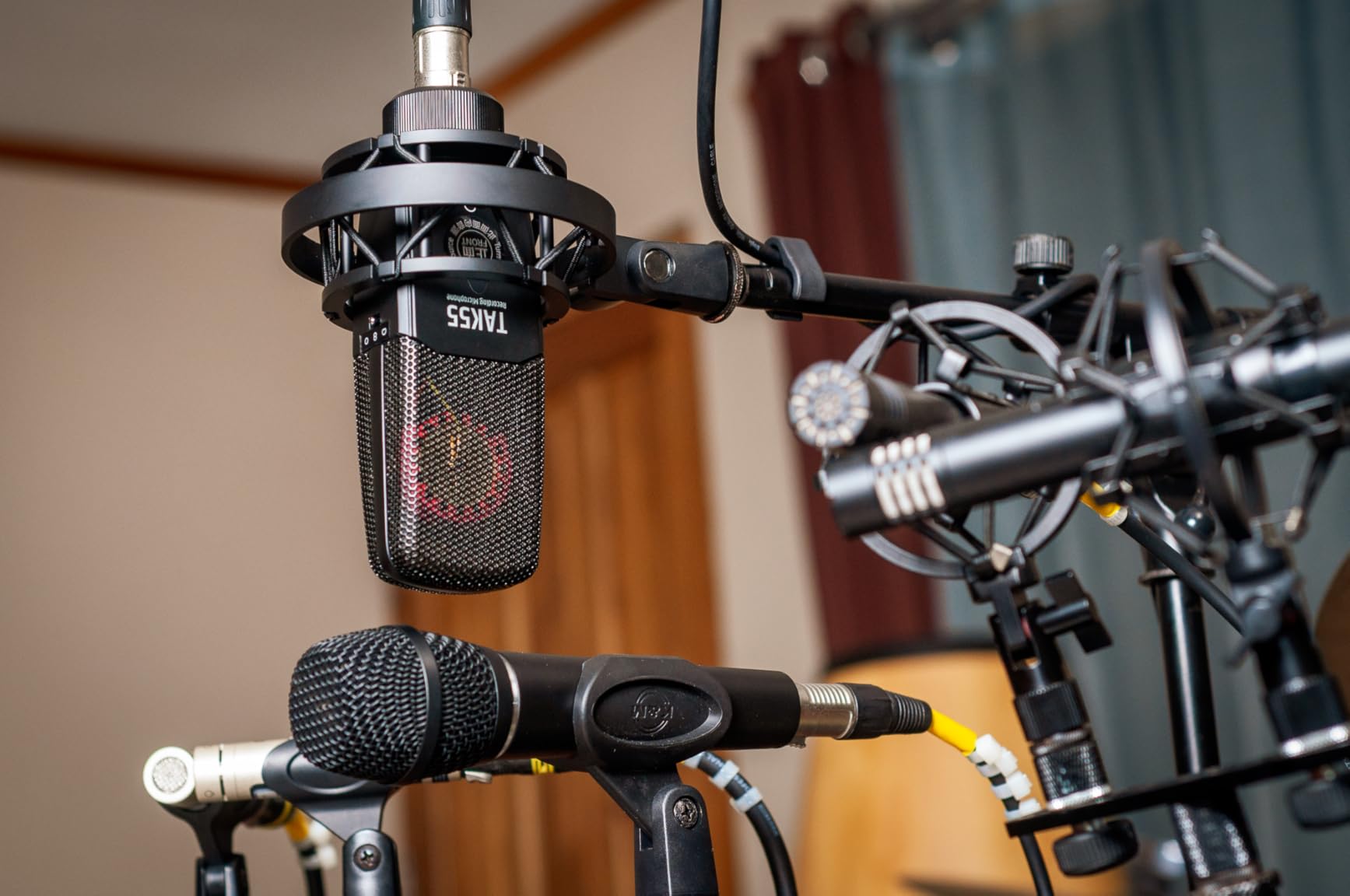 TAKSTAR XLR Condenser Microphone with 34mm Large Diaphragm, TAK55 Three Polar Patterns & Gain Adjustment, Professional Studio Microphone customer photo 1