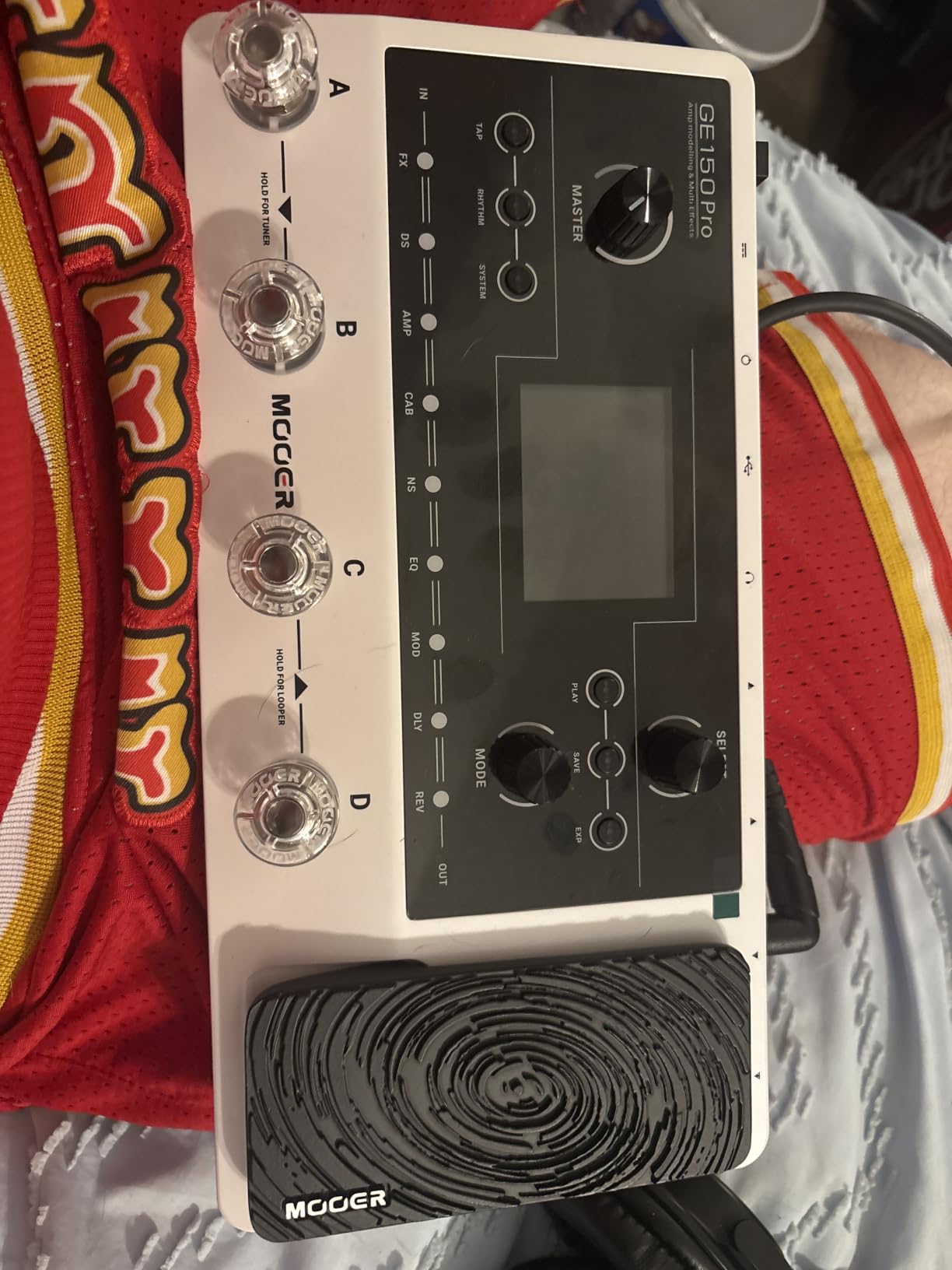 MOOER GE150 Pro Li Plum Battery Powered Guitar Multi Effects Pedal for Live Performance & Busking, 200 Presets, 4-Footswitch for Easy Bank Switching, NAM, MNRS, 20 IR Slots, OTG Recording customer photo 1