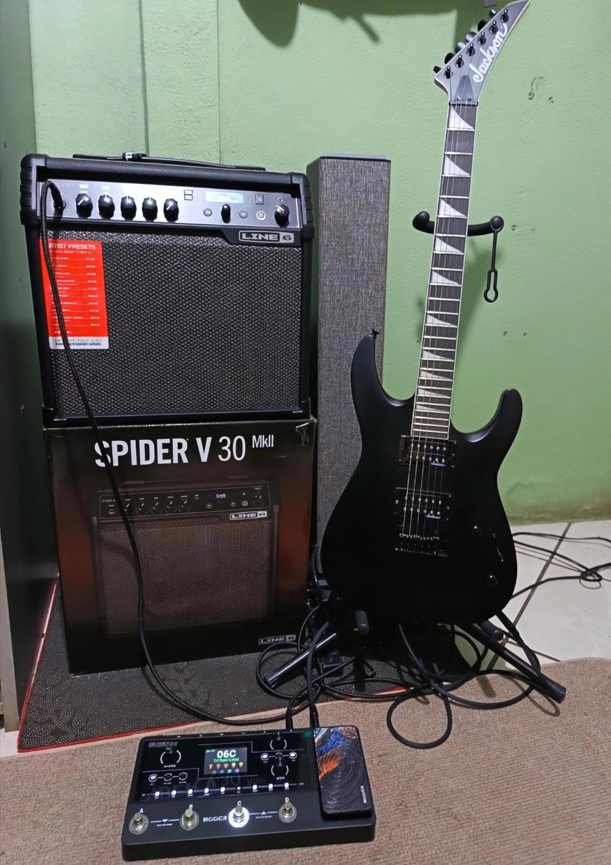 MOOER GE150 Pro Li Plum Battery Powered Guitar Multi Effects Pedal for Live Performance & Busking, 200 Presets, 4-Footswitch for Easy Bank Switching, NAM, MNRS, 20 IR Slots, OTG Recording customer photo 2