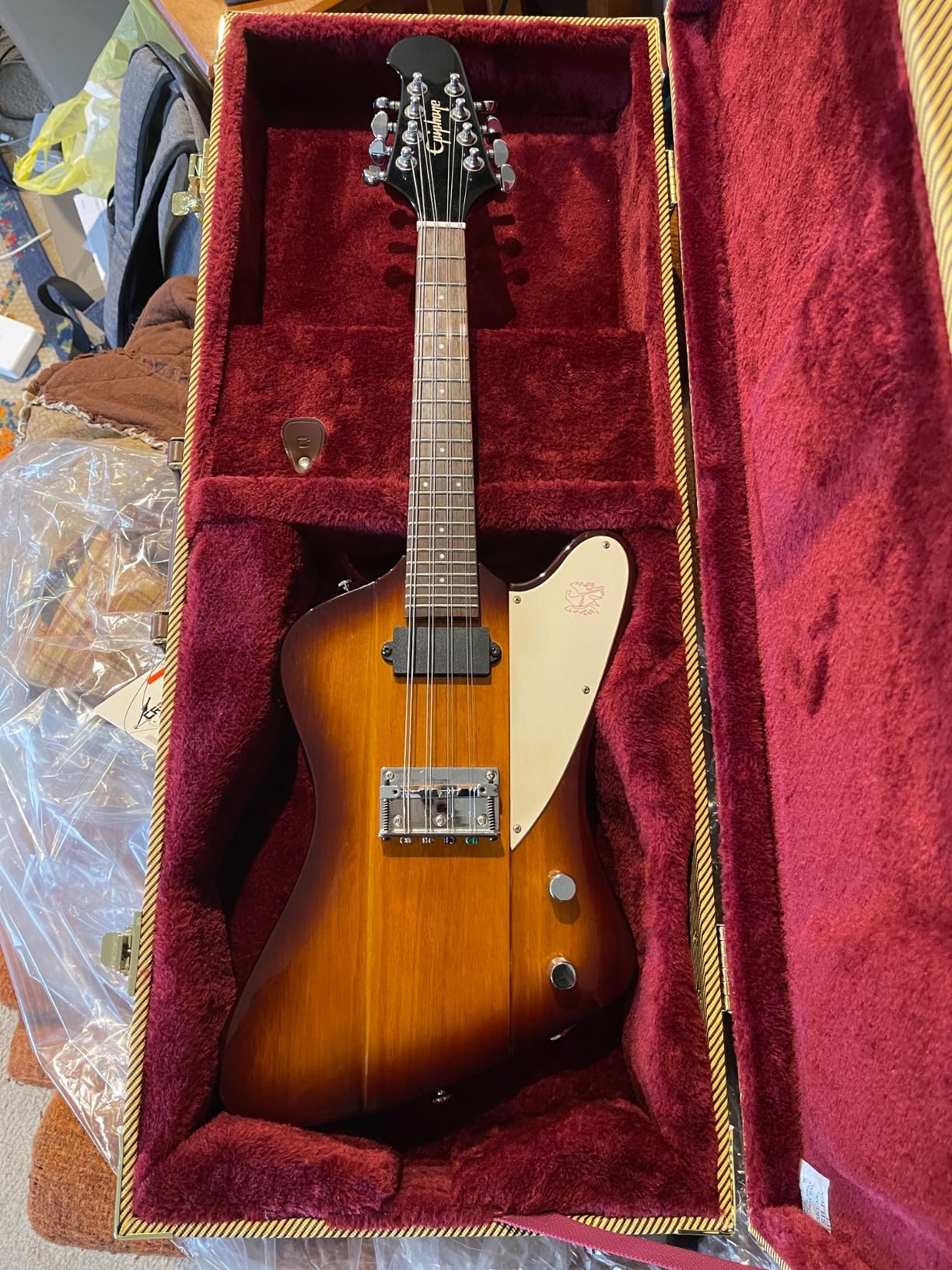 Crossrock Rectangular Wooden Case fits A-style Mandolins, with Accessory Compartment, Stainless Steel Latches, Metal Feet - Vinyl Tweed (CRW620MATW-R) customer photo 1