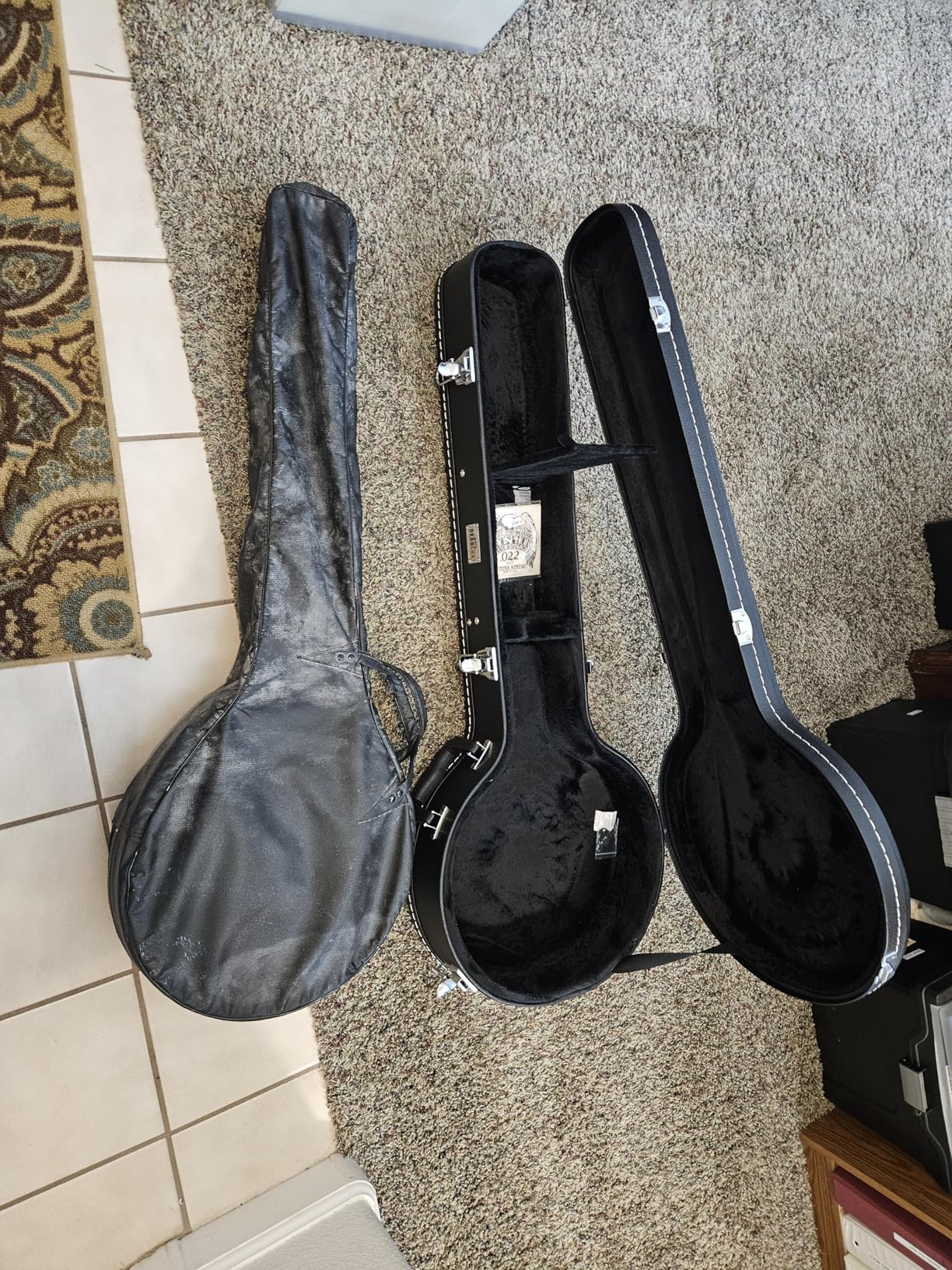 Gearlux 4-String and 5-String Banjo Hard Case with Exterior Lock and Key, Interior Accessory Compartment, and Plush Interior Padding - Tweed customer photo 2