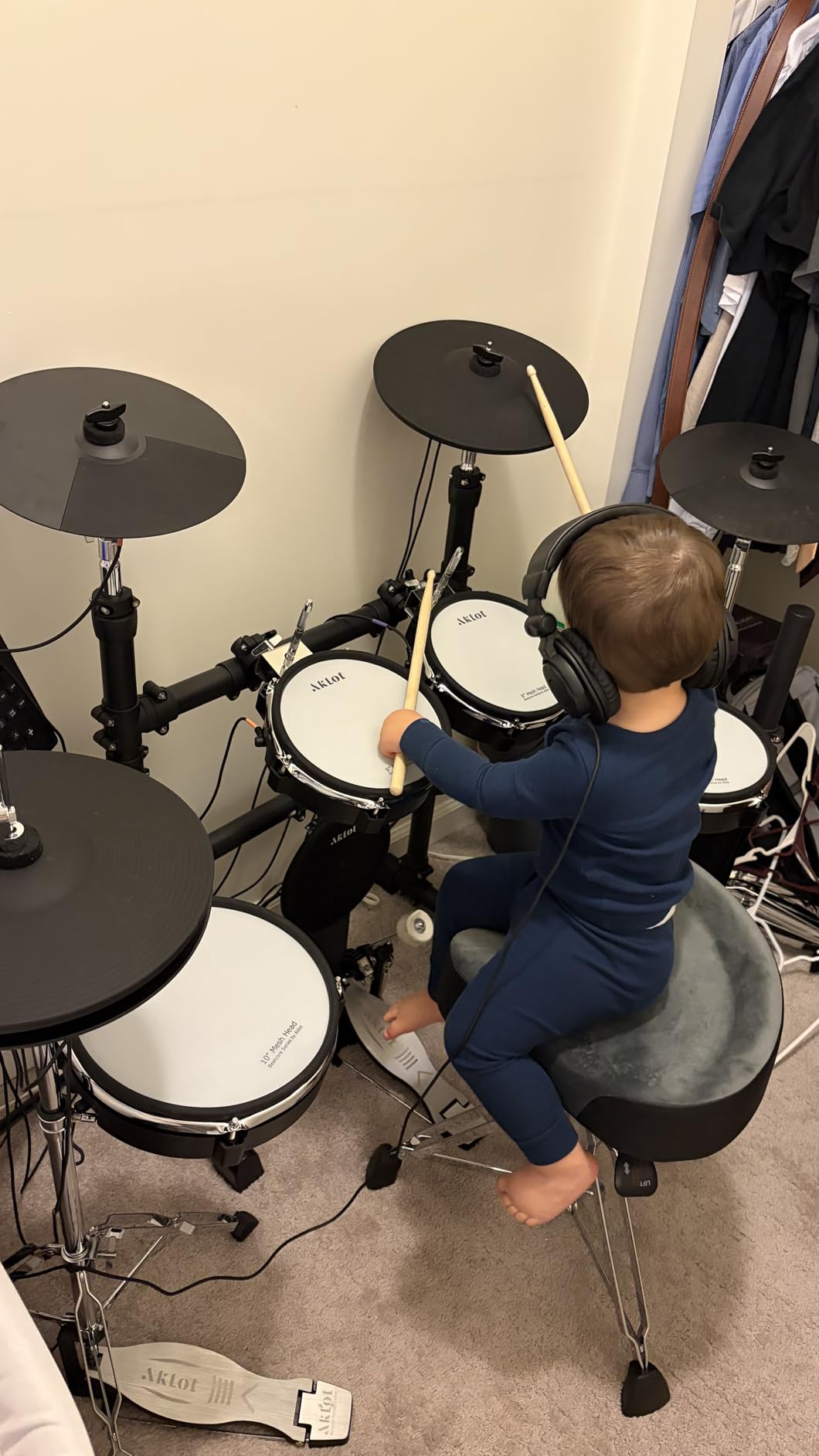 AKLOT Expanded-Size Electric Drum Set: 12'' Two-Piece Standalone Hi-Hat, Independent Kick Drum and 10'' Dual-Zone Snare, 12'' Triple-Zone Ride Cymbal, All Mesh Heads, 460 Sounds, (Single Bass Pedal) customer photo 1