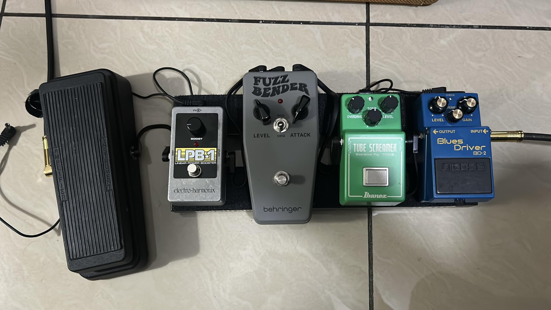 Behringer FUZZ BENDER Guitar Effects Pedal for Distortion and Fuzz customer photo 1