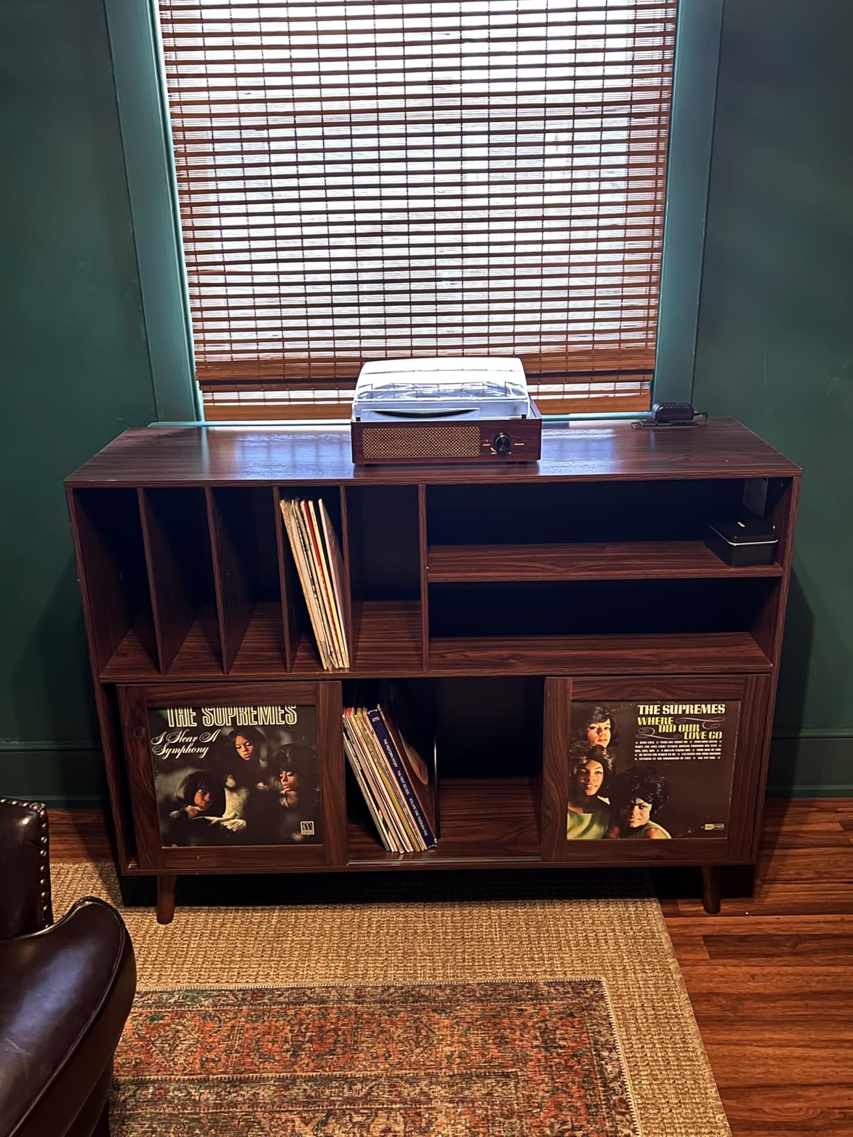 XL Record Player Stand with Sliding Doors, 500+ Vinyl Record Storage Cabinet with Charging Station & USB Ports, Mid Century Modern Record Player Table, Turntable Stand with Wood Legs for Living Room customer photo 2