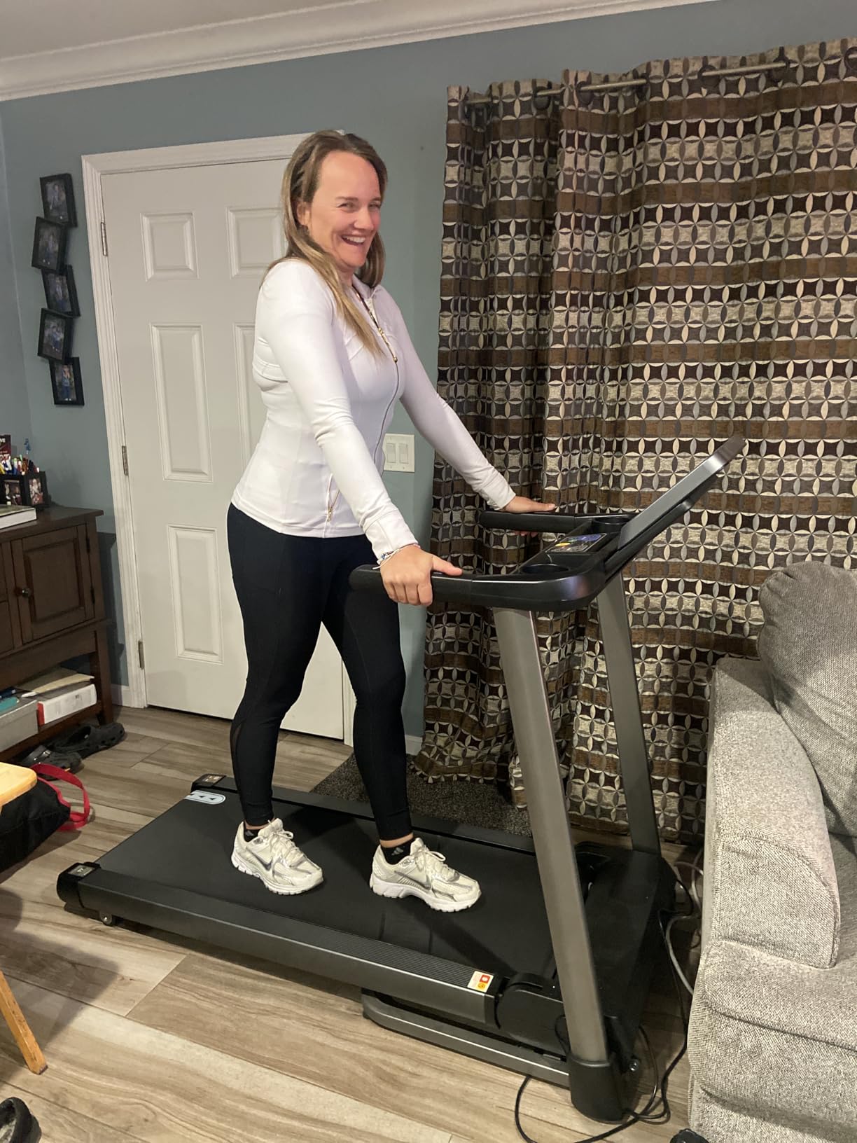 CIIHI Treadmill with Auto Incline - 450 LBS Capacity 15% Auto Incline Treadmill for Home, 0.5-10 MPH Foldable Running Machine with 47.2