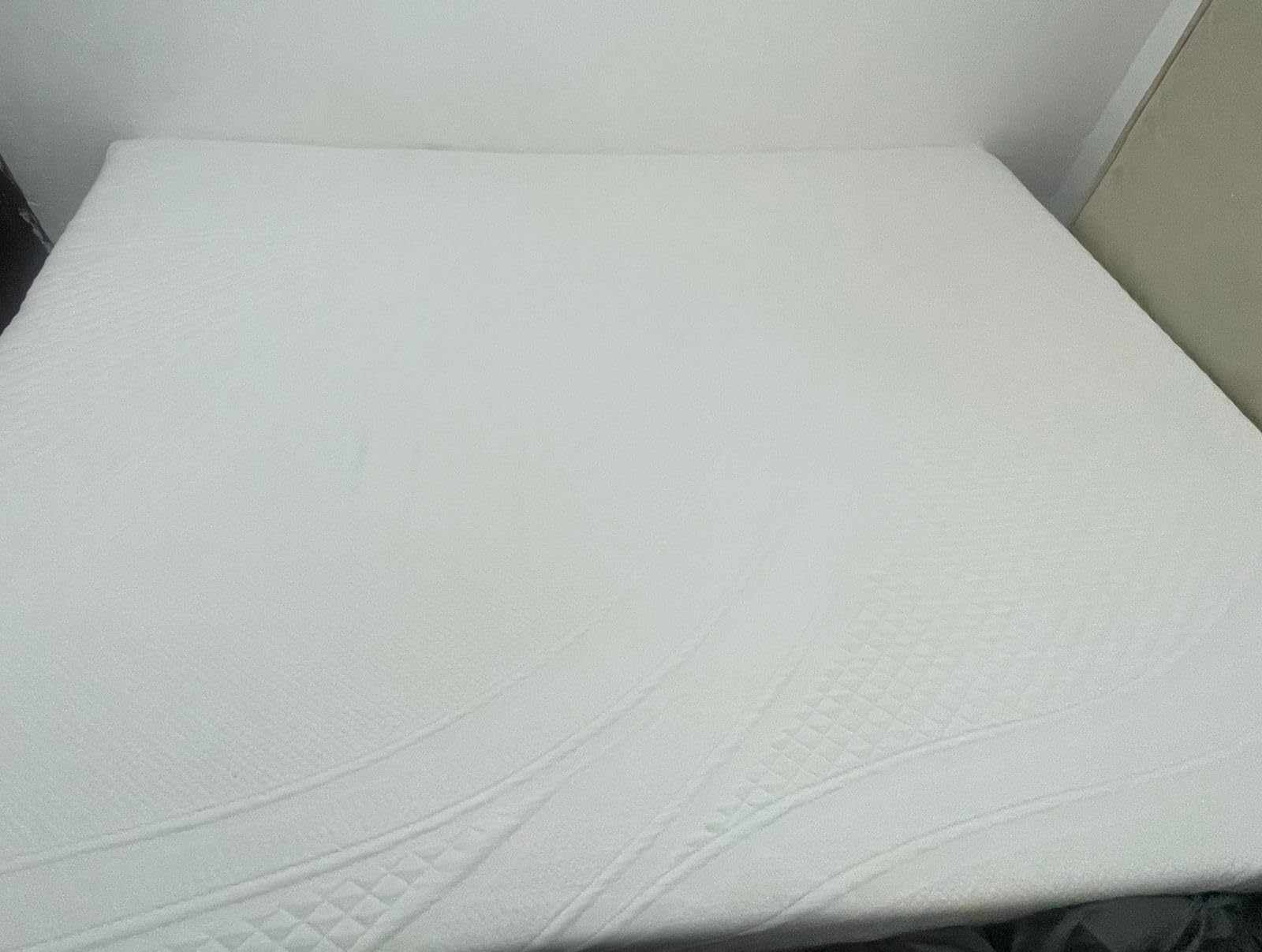 Novilla 14 Inch King Size Mattress, Gel-Infused Bliss Cooling King Memory Foam Mattress in a Box with Cool-Touch Nylon Cover, Pain Relief & Spinal Support with CertiPUR-US Certified Foam customer photo 2