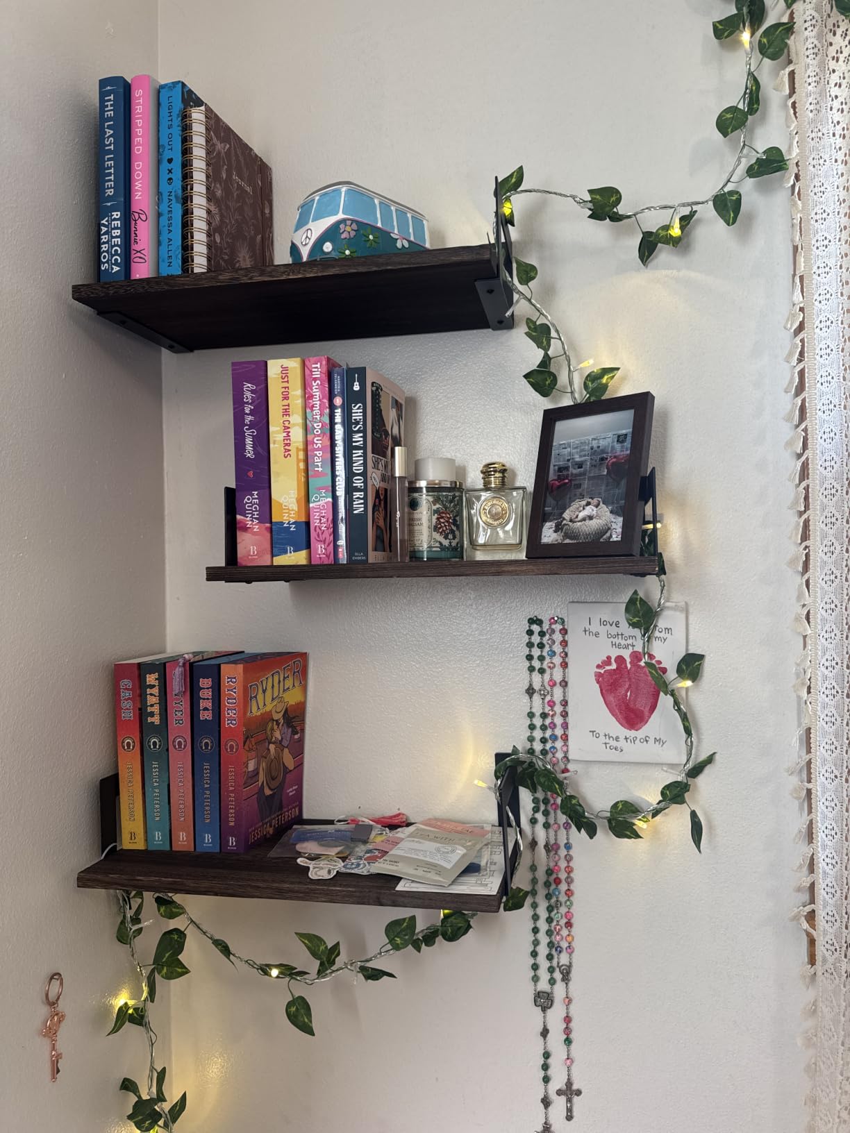 Harwaya Wall Mounted Bookshelf, Floating Bookshelves for Bedroom, 17 Inches Long Wall Mount Book Shelves for Living Room Office Books, Black Wall Book Holder Bookcase (Set of 3) customer photo 2